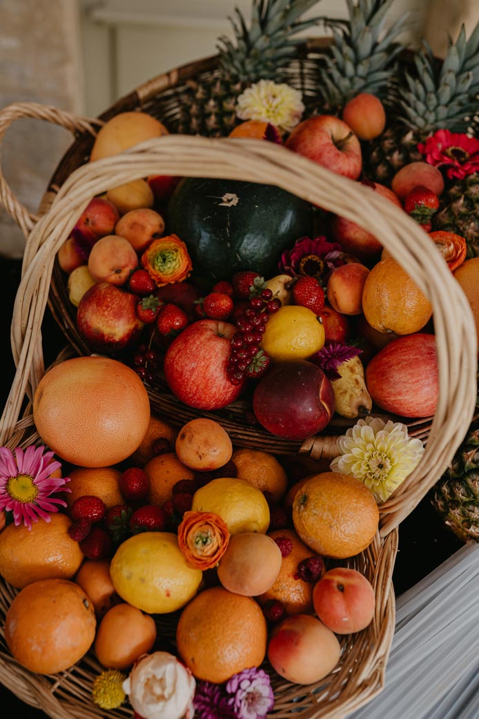mariage colore moderne chic buffet fruits