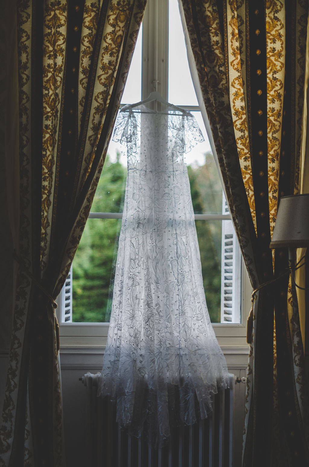 mariage en foret robe de mariee dentelle