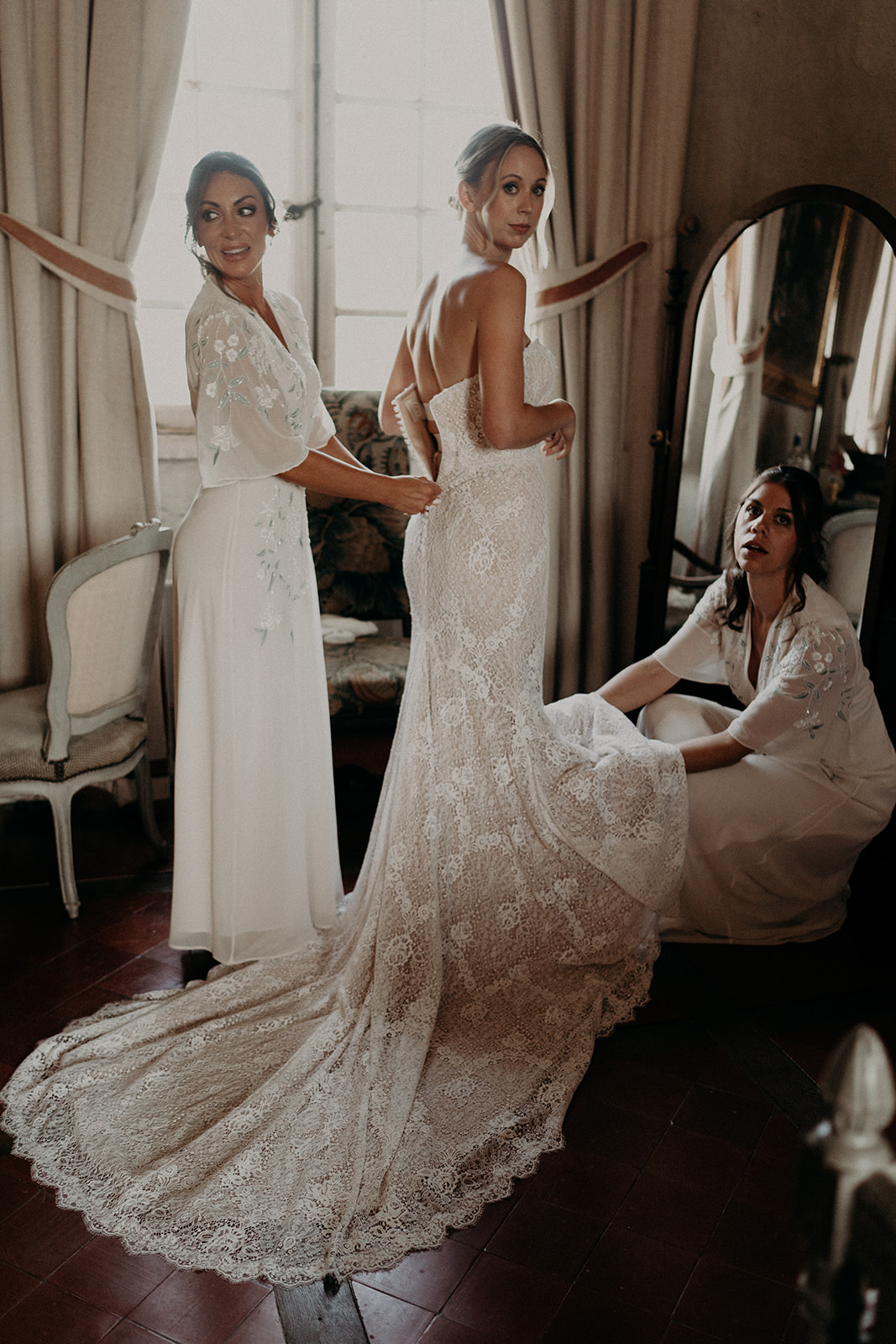 mariage vegetal minimaliste robe de mariee en dentelle