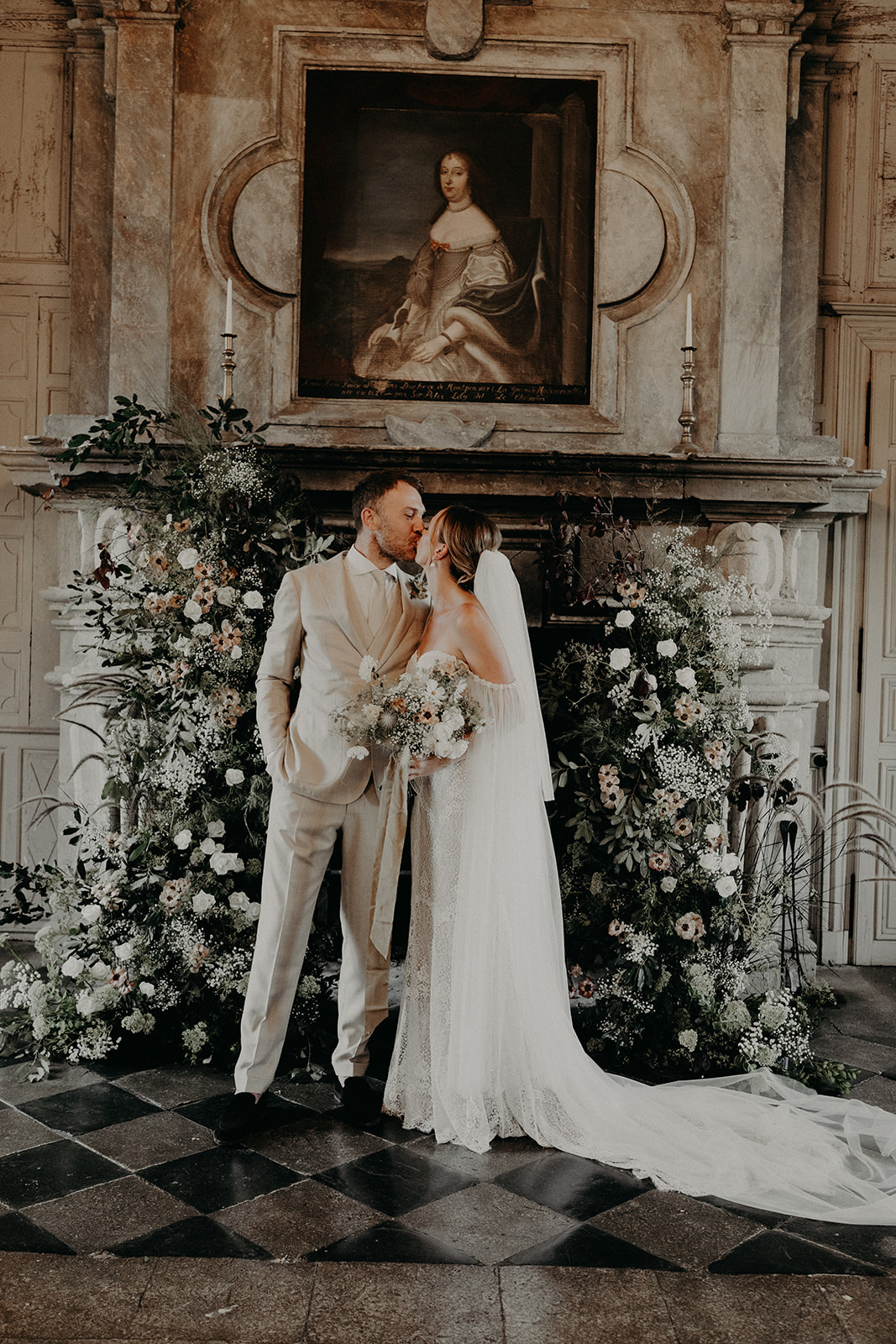 mariage vegetal minimaliste arche florale fleuriste