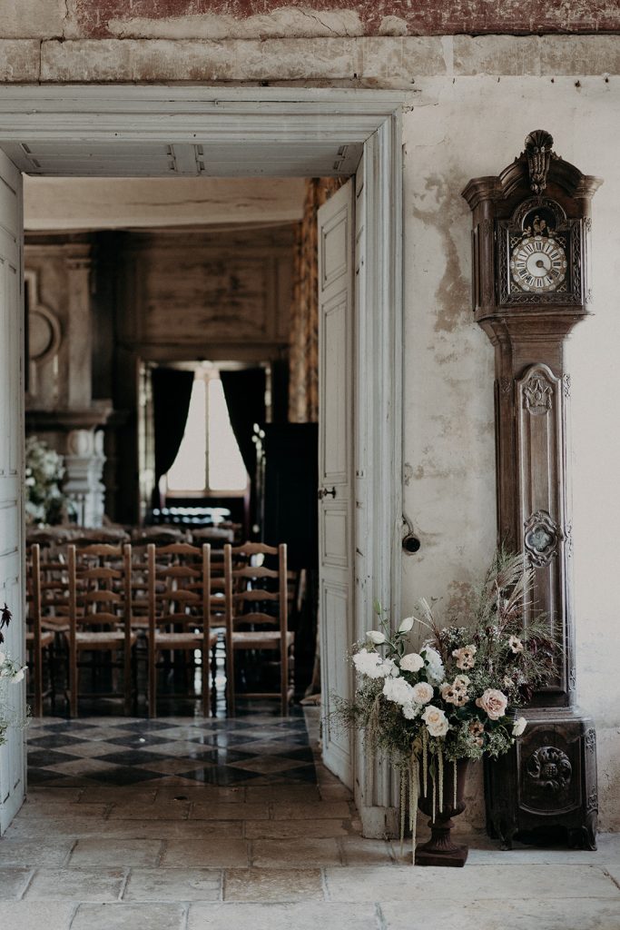 mariage minimaliste chateau mobilier ancien