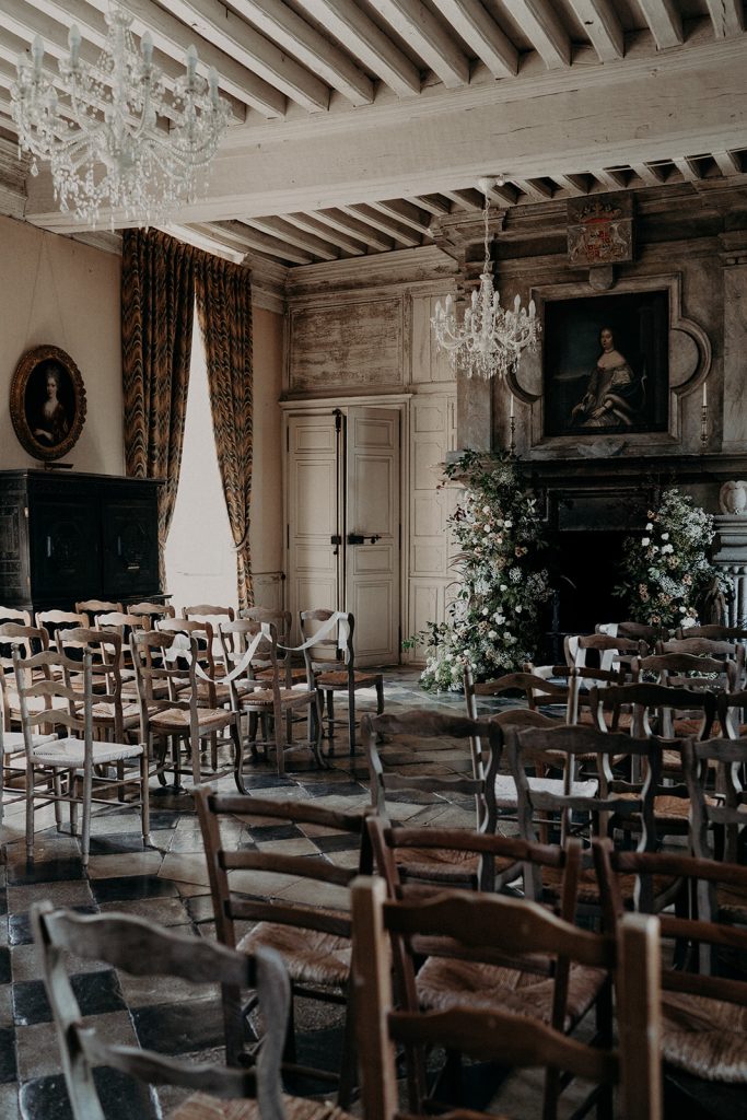 mariage minimaliste ceremonie laique en interieur chateau