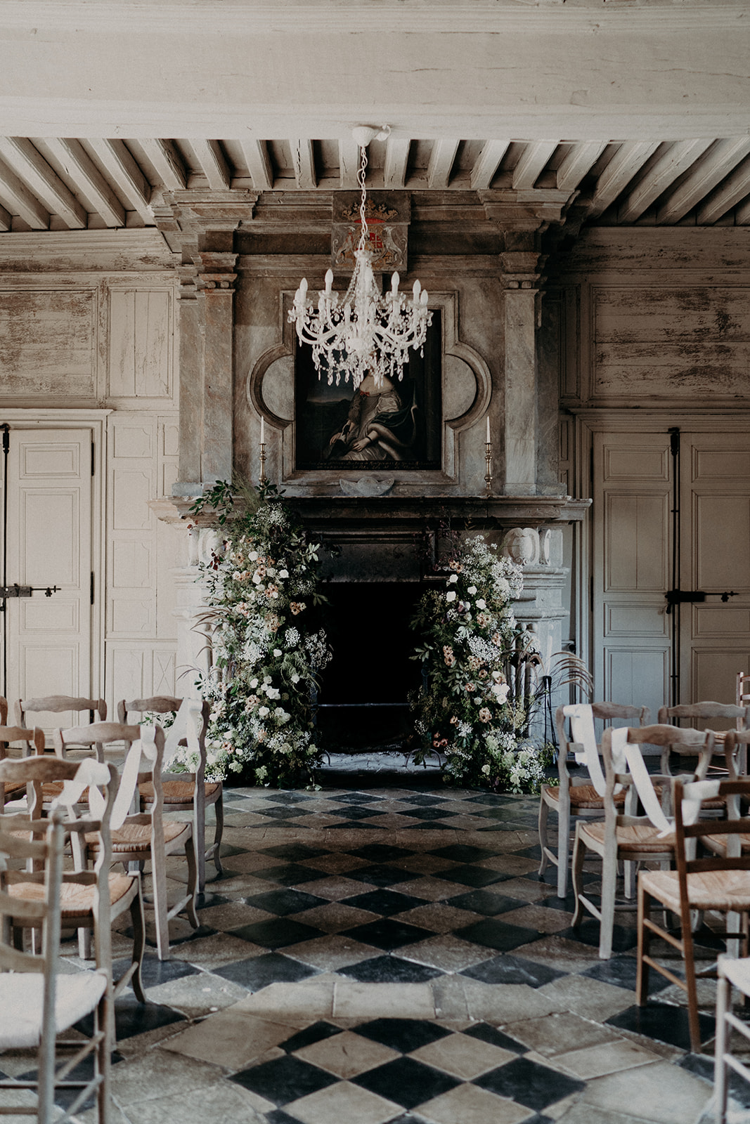 mariage vegetal chemine pour arche ceremonie laique en interieur