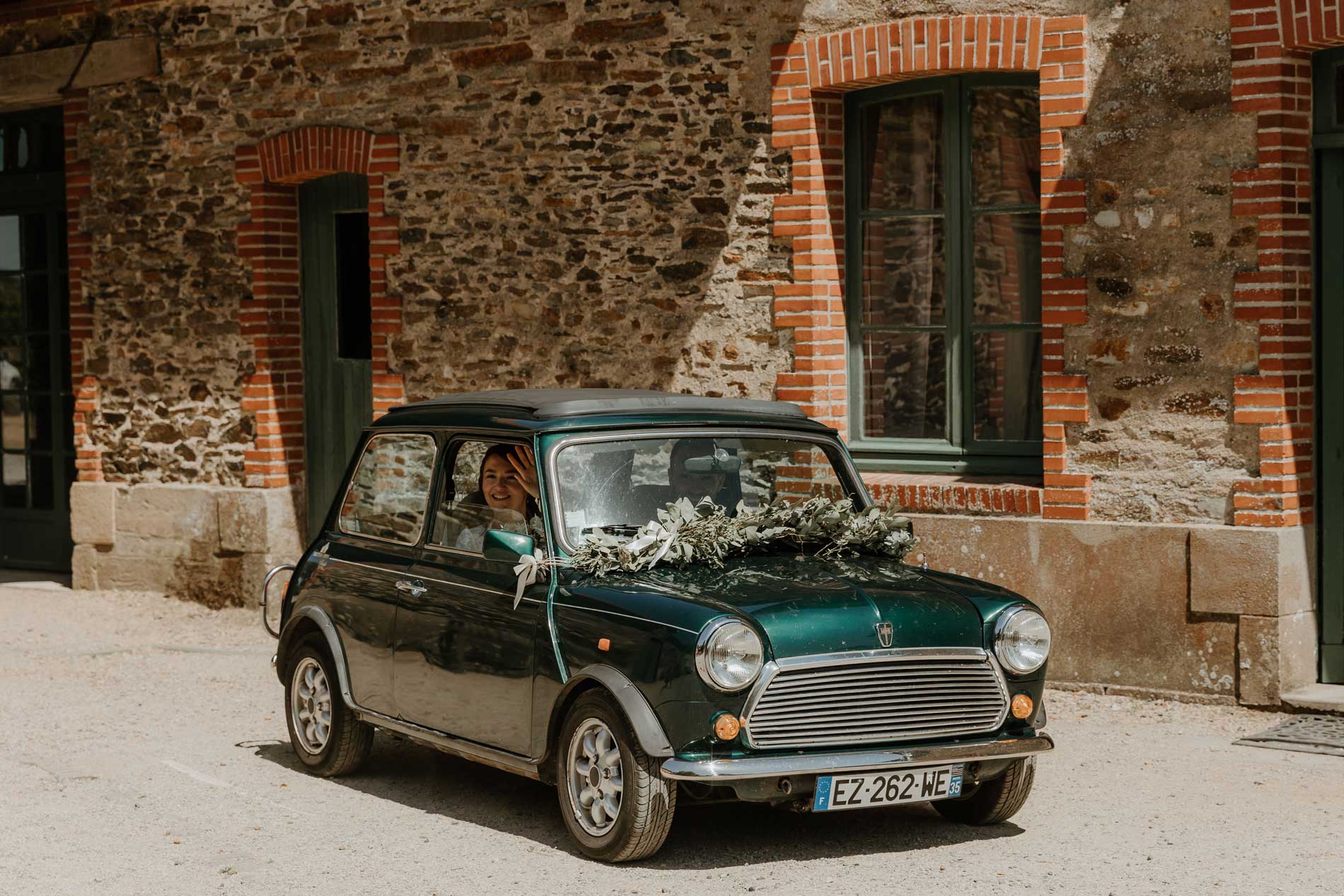 mariage champetre chic location de vehicule ancien