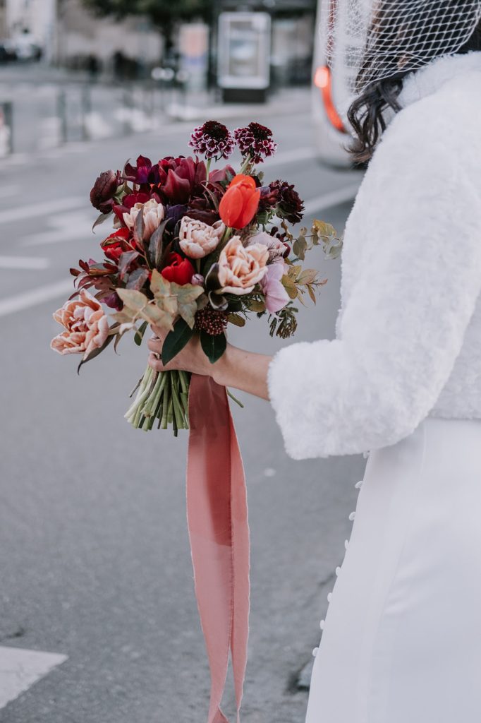 mariage hivernal bouquet de fleurs colore