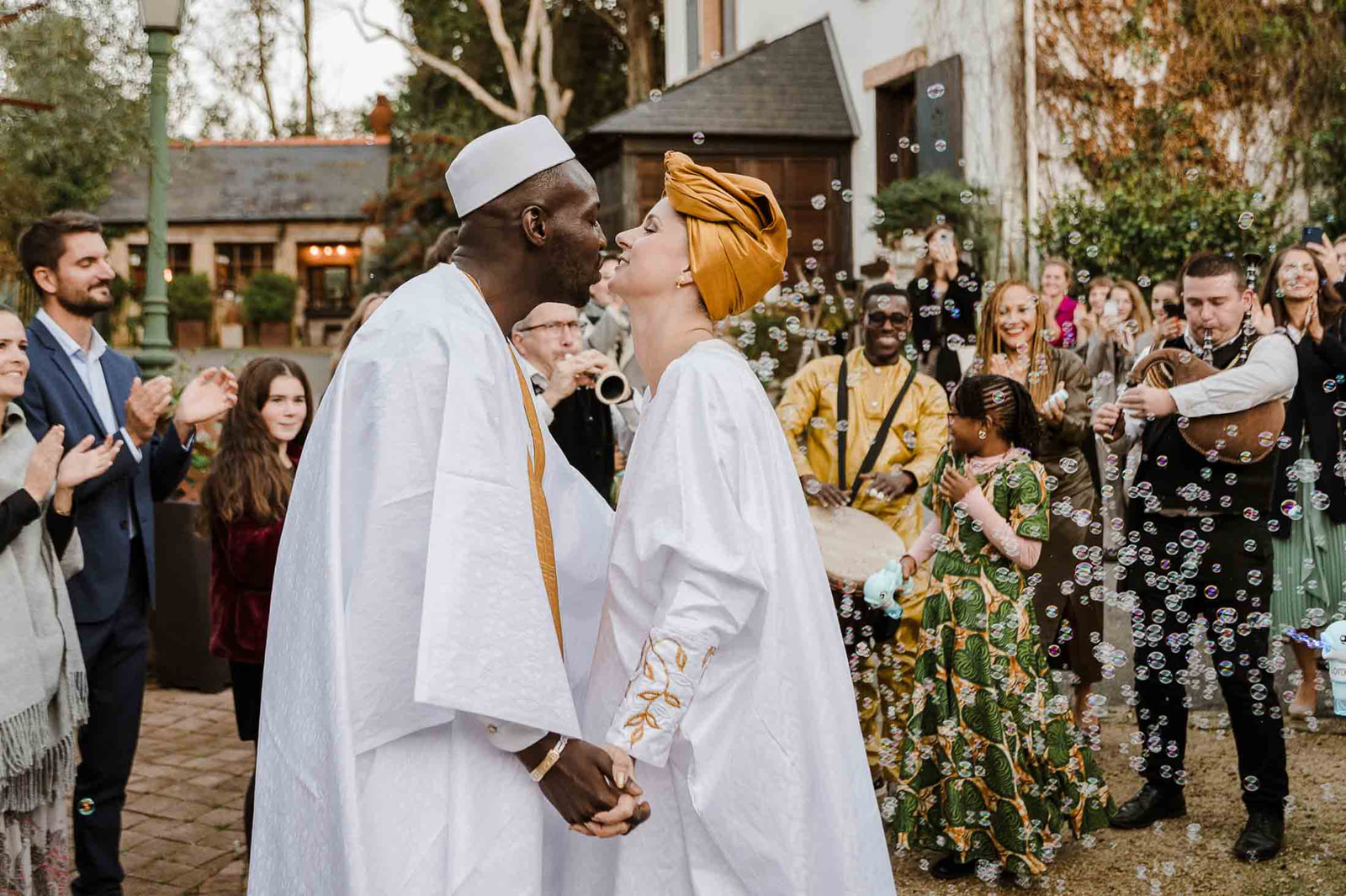 mariage mixte afro tenue traditionnelle