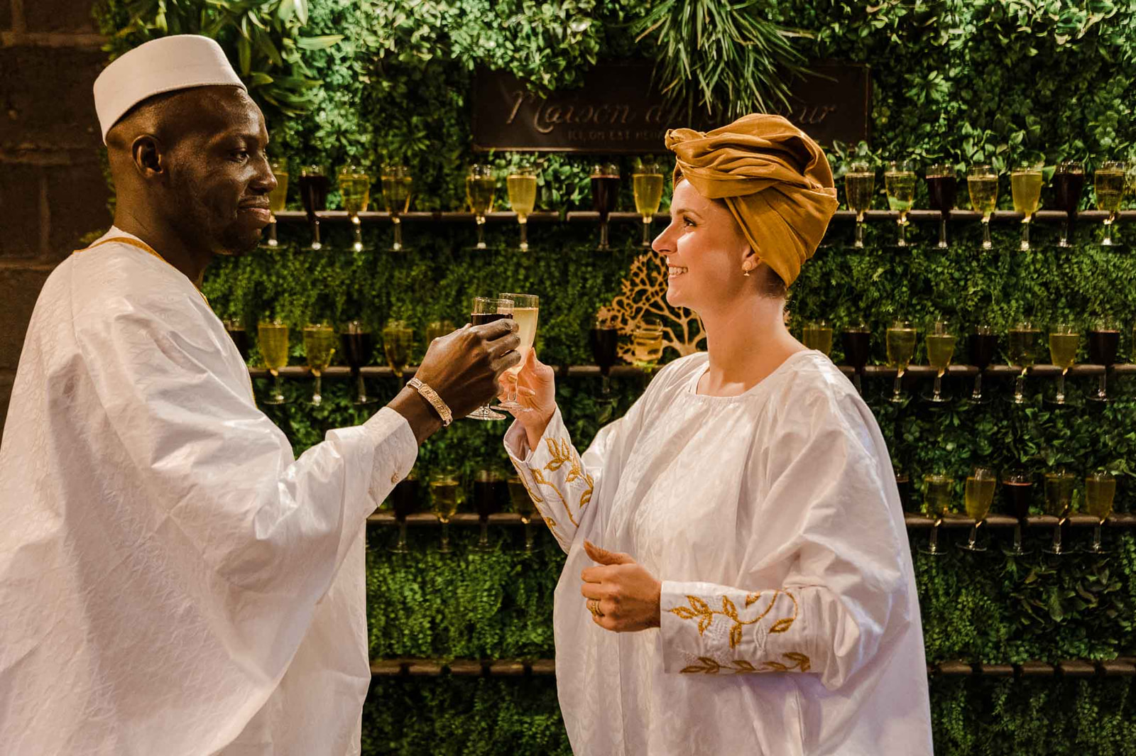 mariage mixte vin dhonneur mur a champagne vegetal champagne