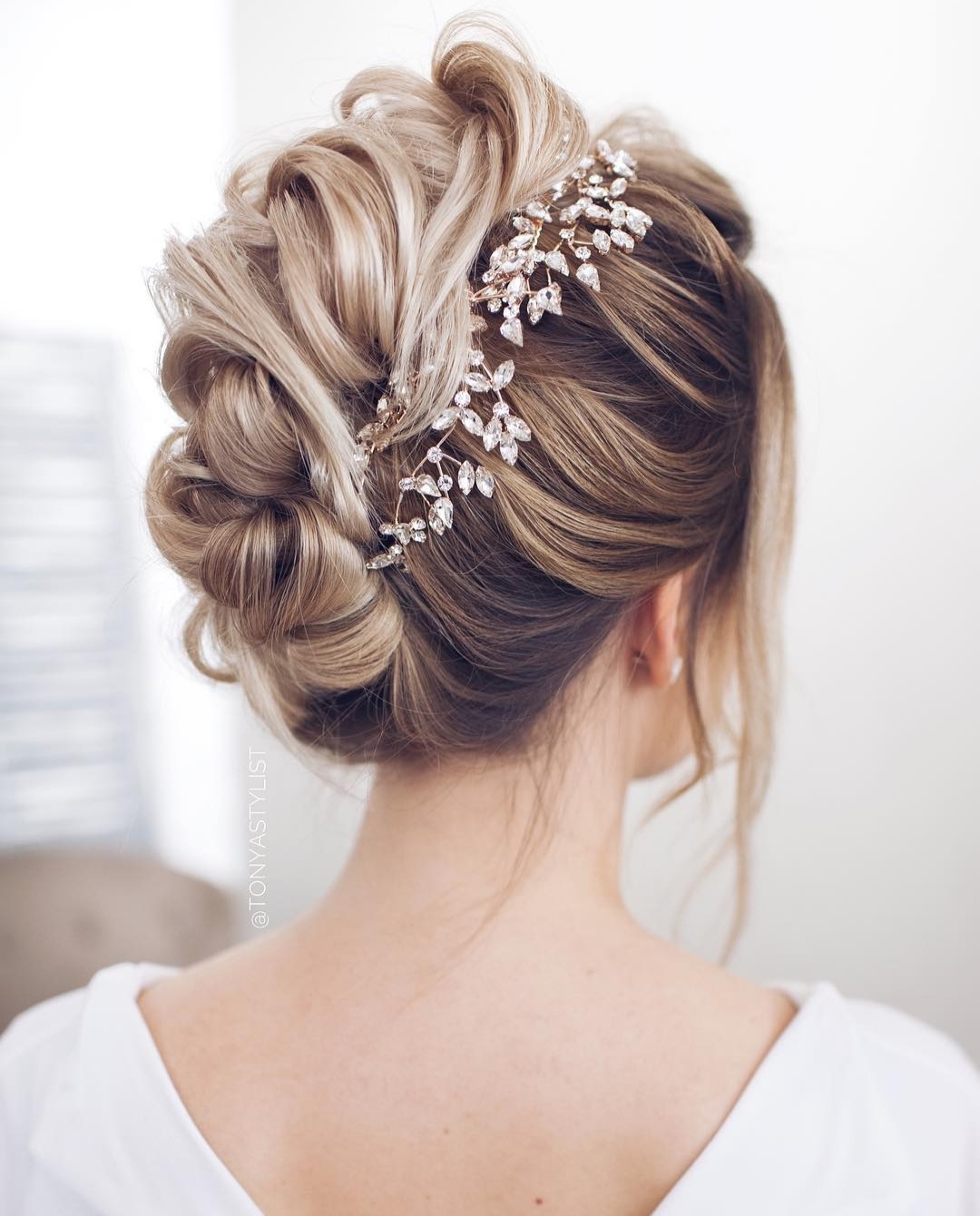 coiffure originale mariage banane moderne