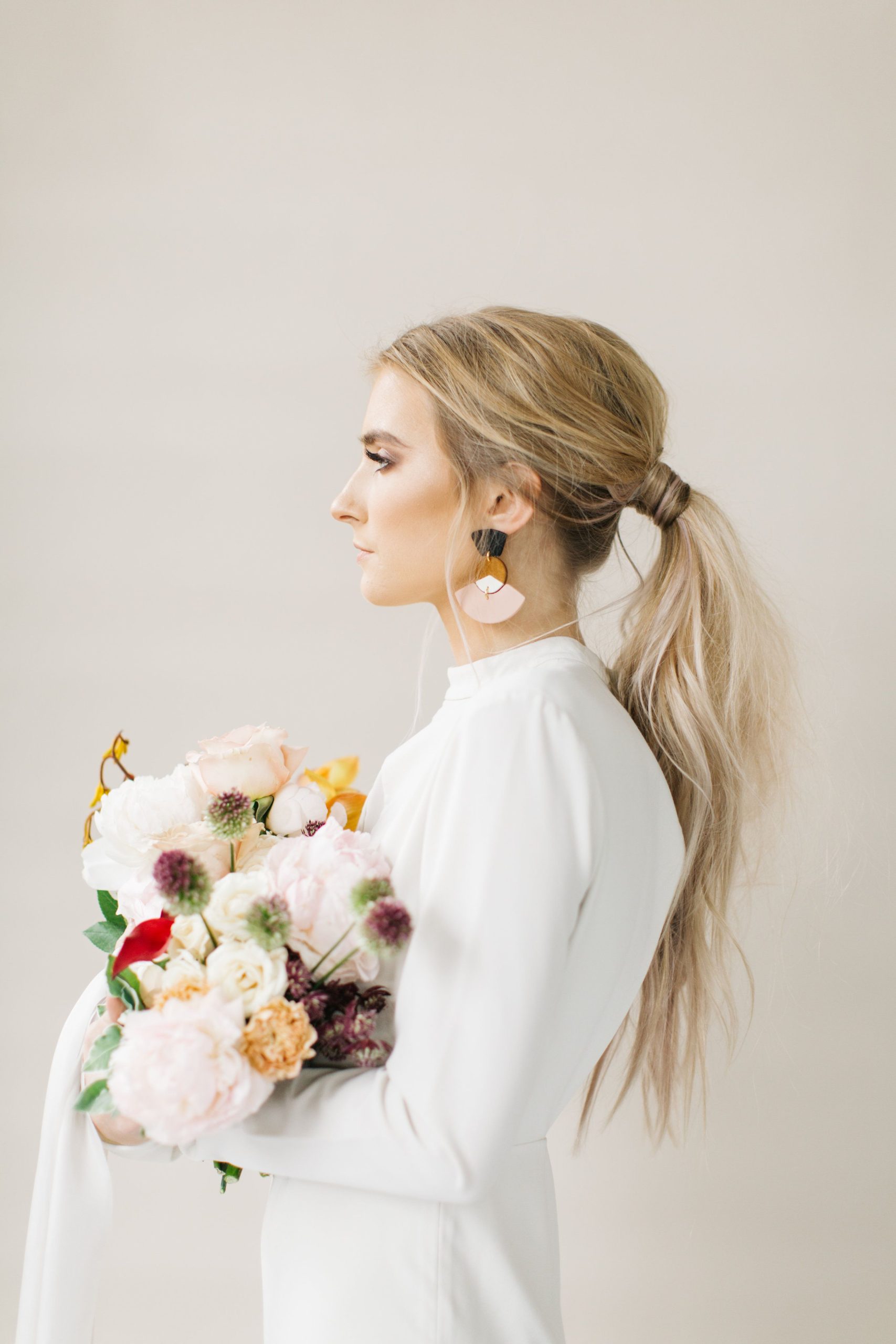 coiffure de mariage queue de cheval moderne