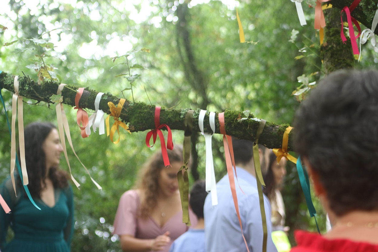 handfasting rituel avec rubans ceremonie mariage