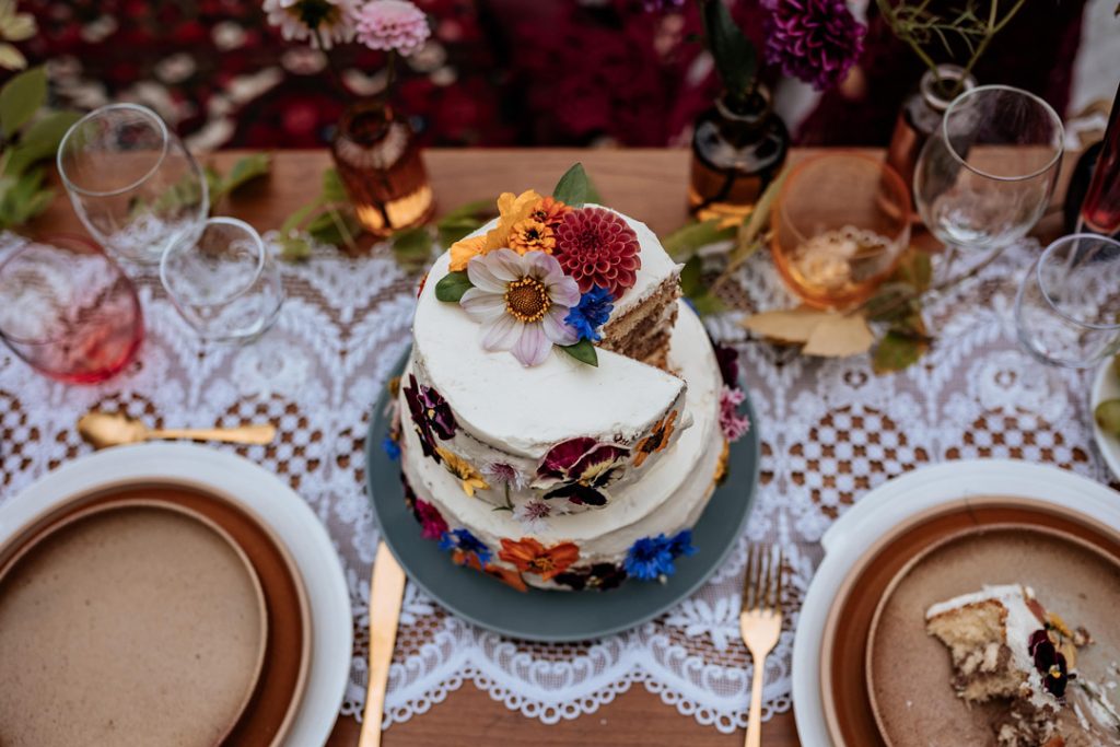 wedding cake colore fleurs comestibles