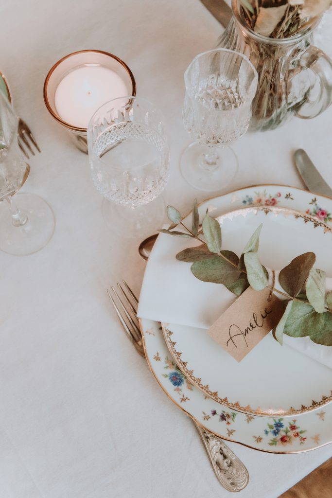 decoration de table vaisselle vintage mariage intimiste