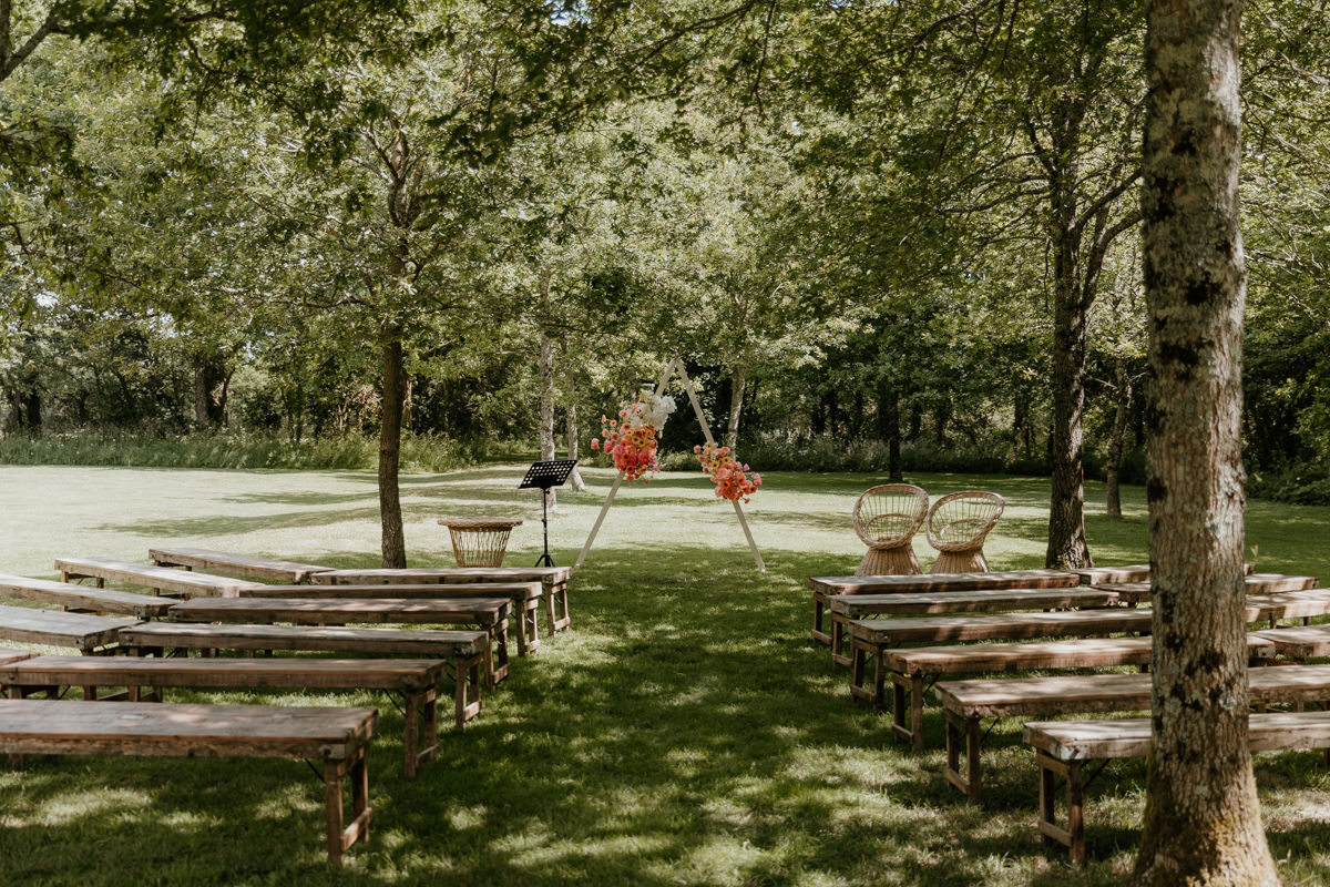 decoration ceremonie laique mariage estival colore