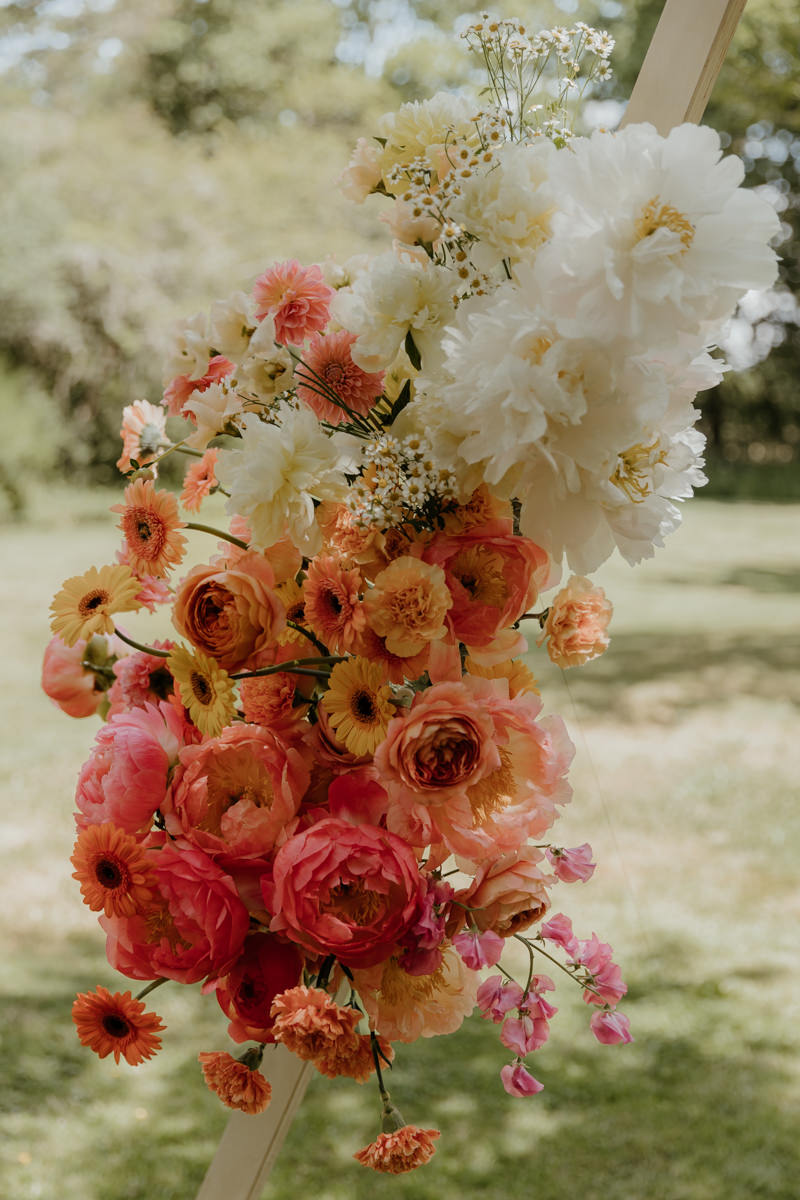 composition arche florale ceremonie laique mariage