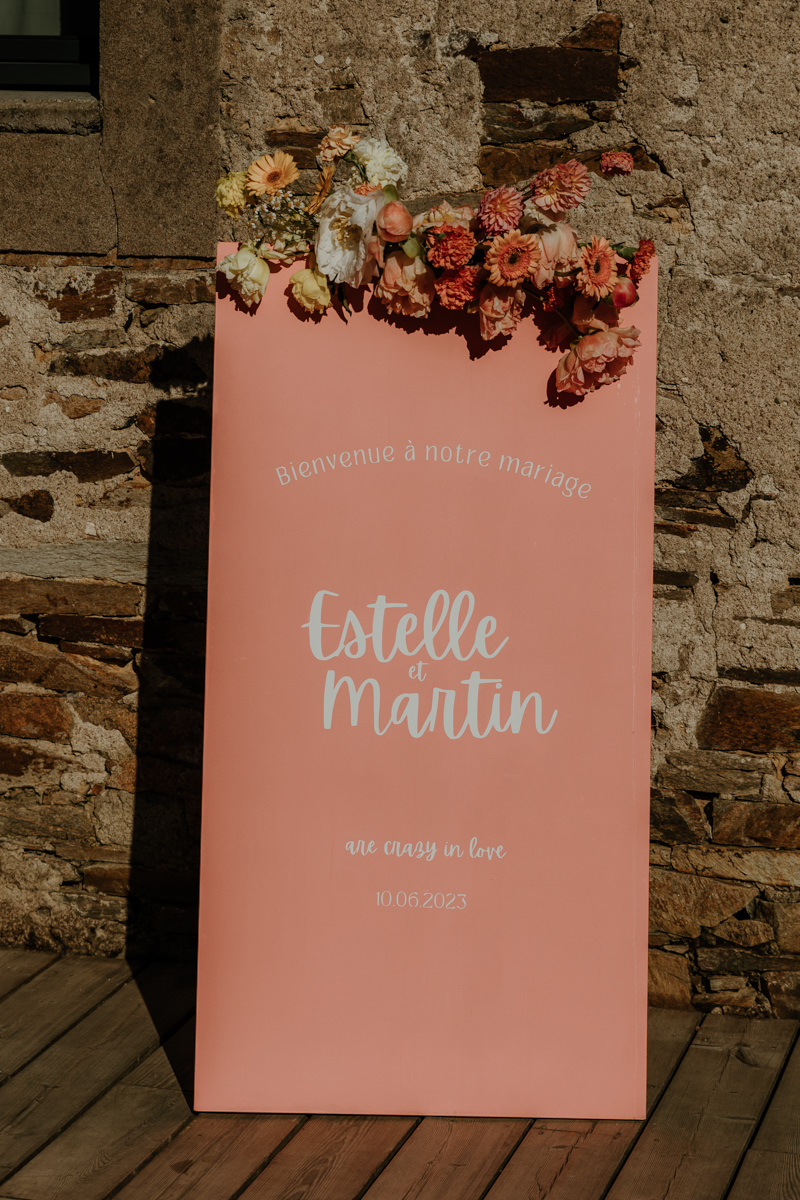 panneau de bienvenue rose mariage colore