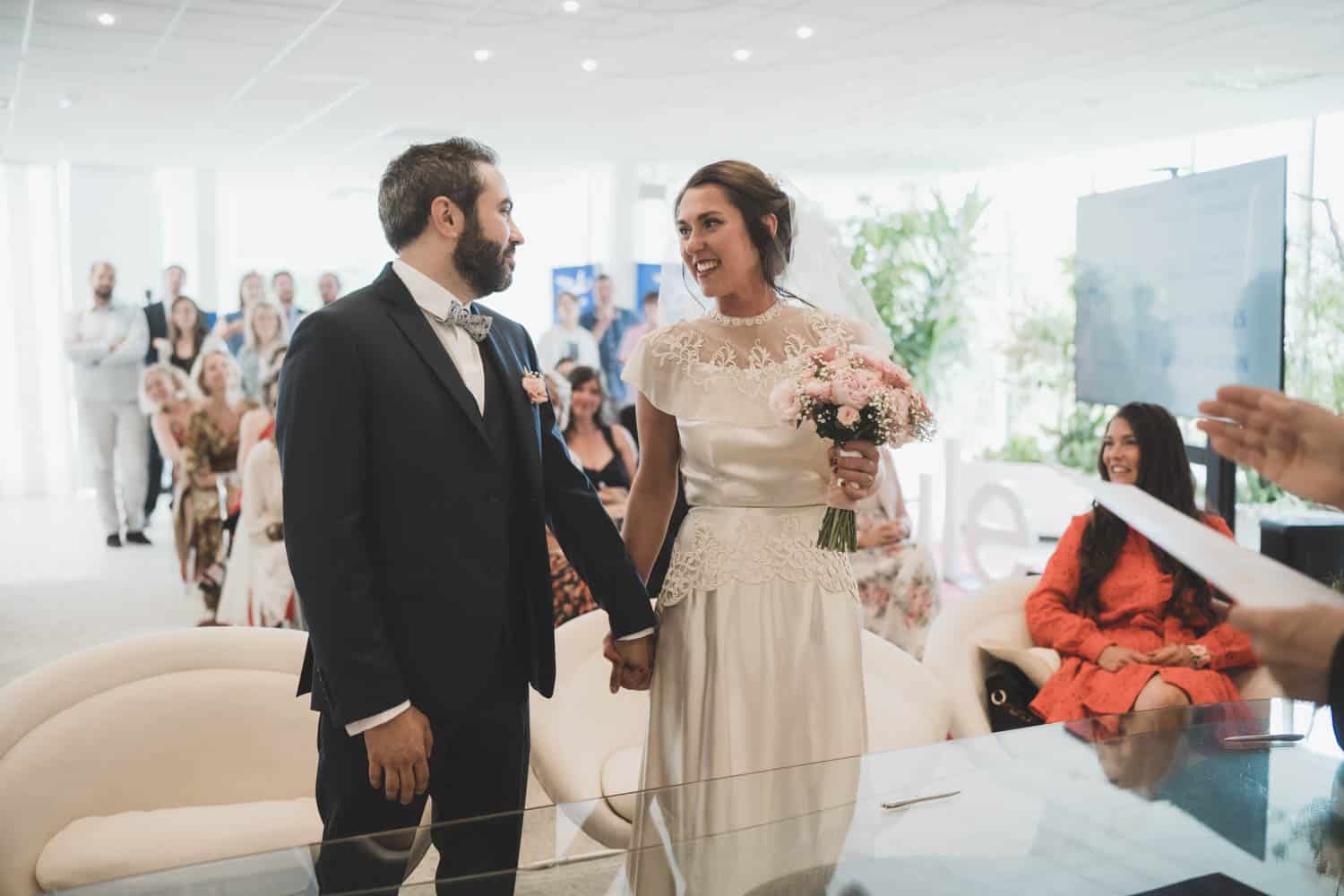 mariage civil chic costume de marie bleu