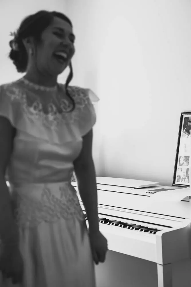 robe de mariee chic dentelle avec un col