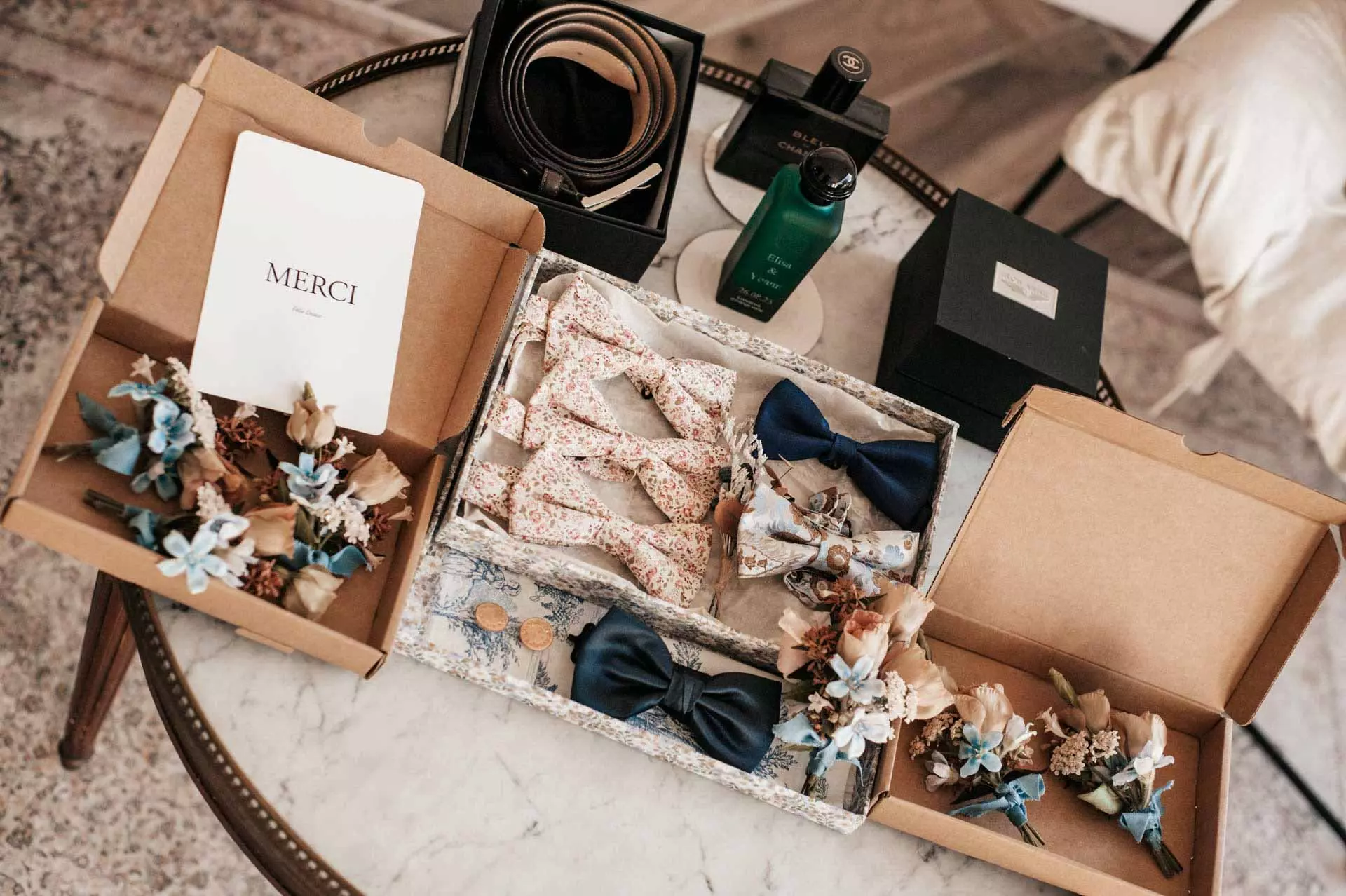 boutonniere bleu clair nœud papillon mariage