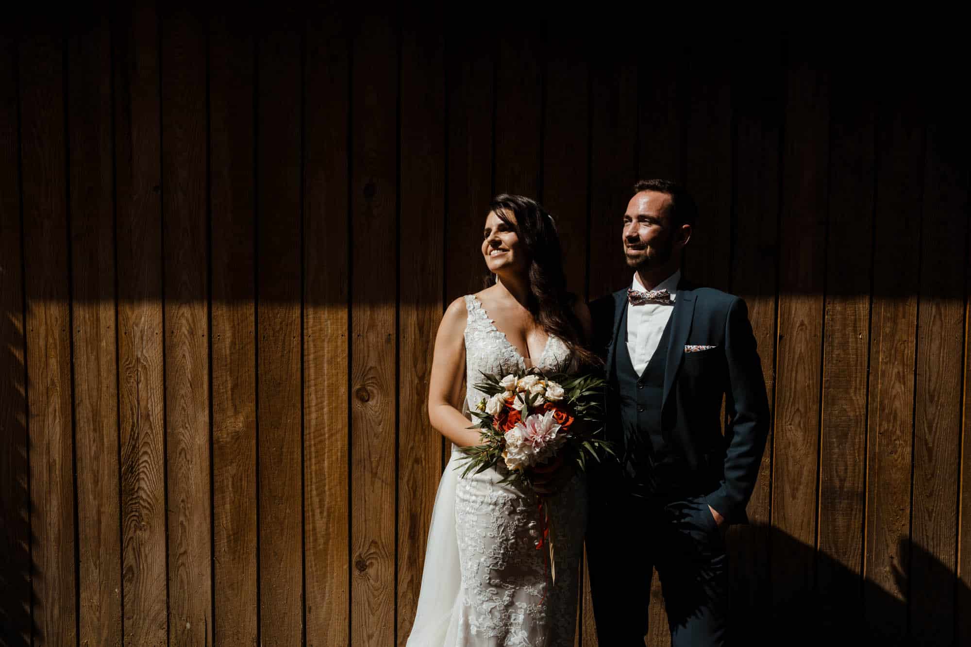 photo maries devant fond bois contraste lumiere la seigneurie du bois benoist