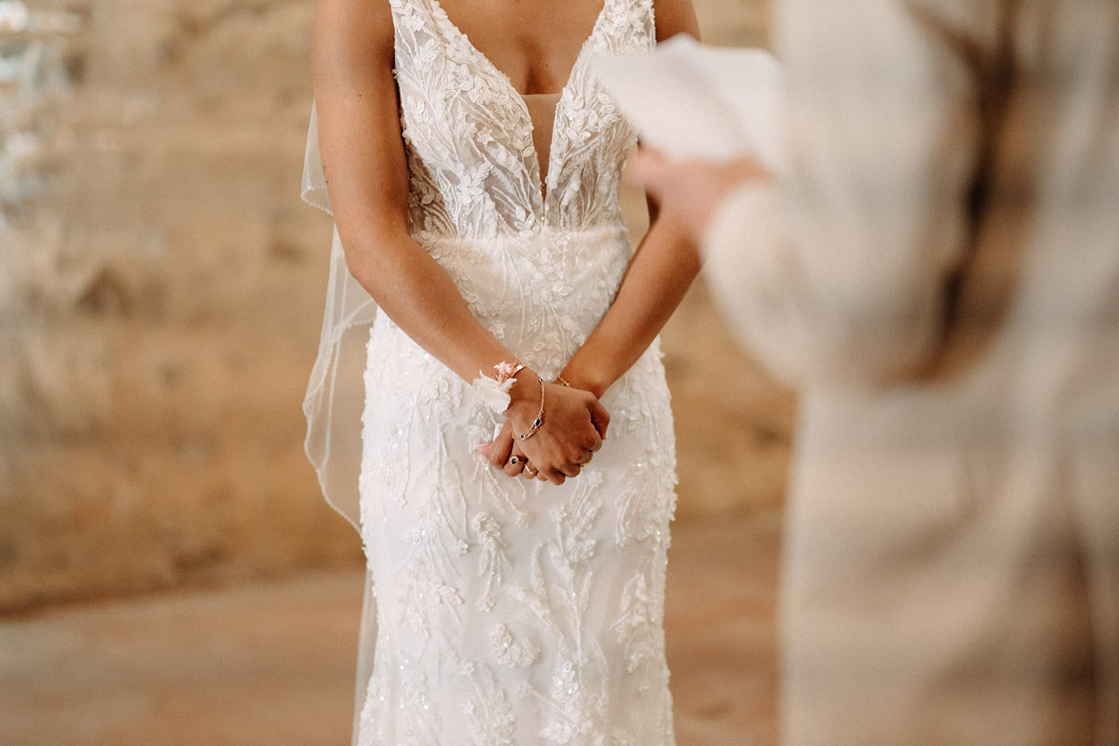robe de mariee avec perles broderie dentelle