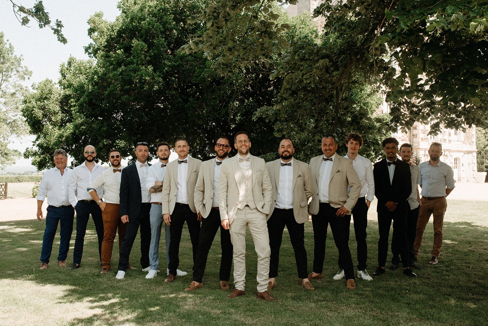 photo de groupe mariage garcons dhonneur