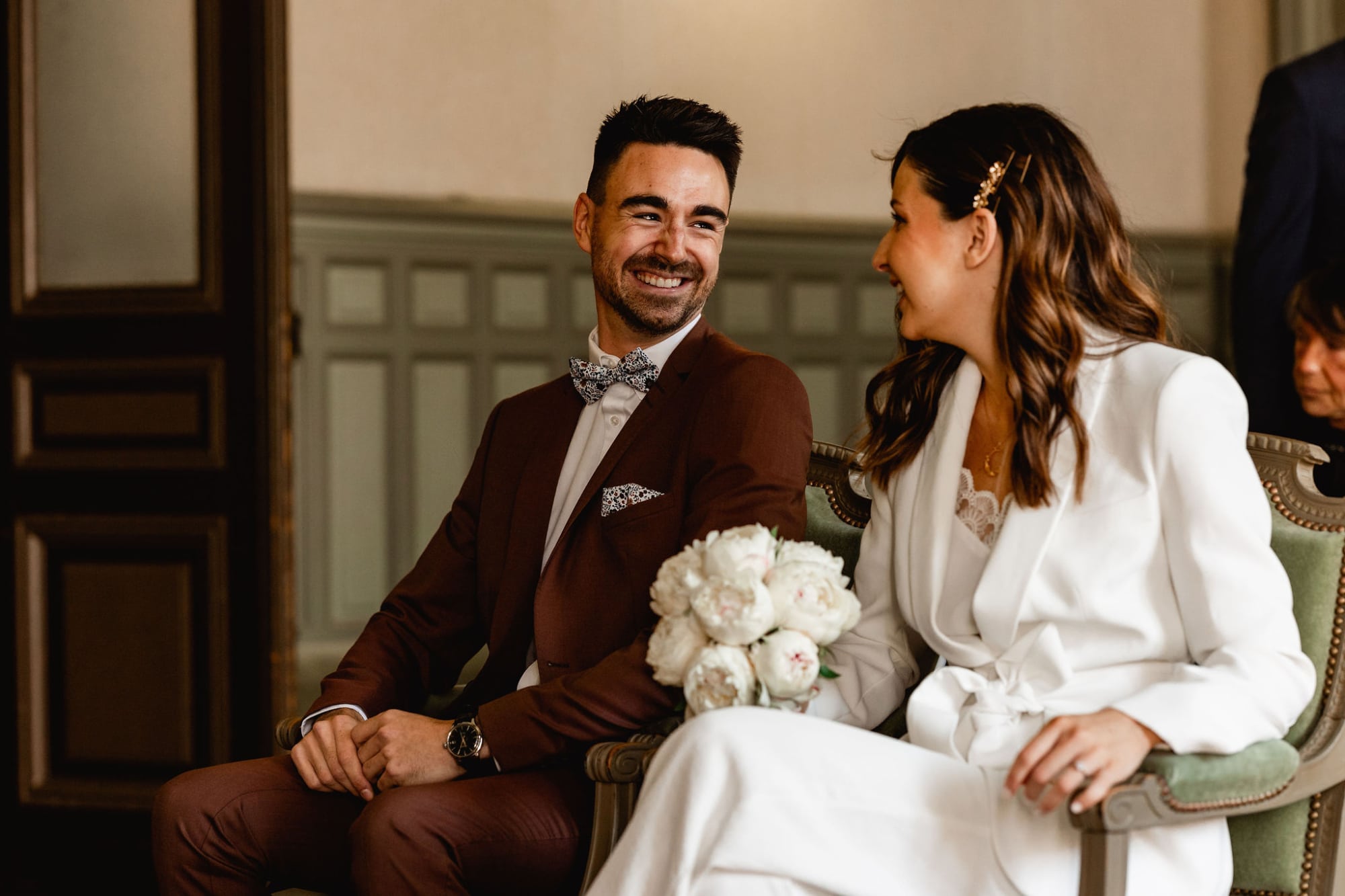 costume de marie colore bordeaux