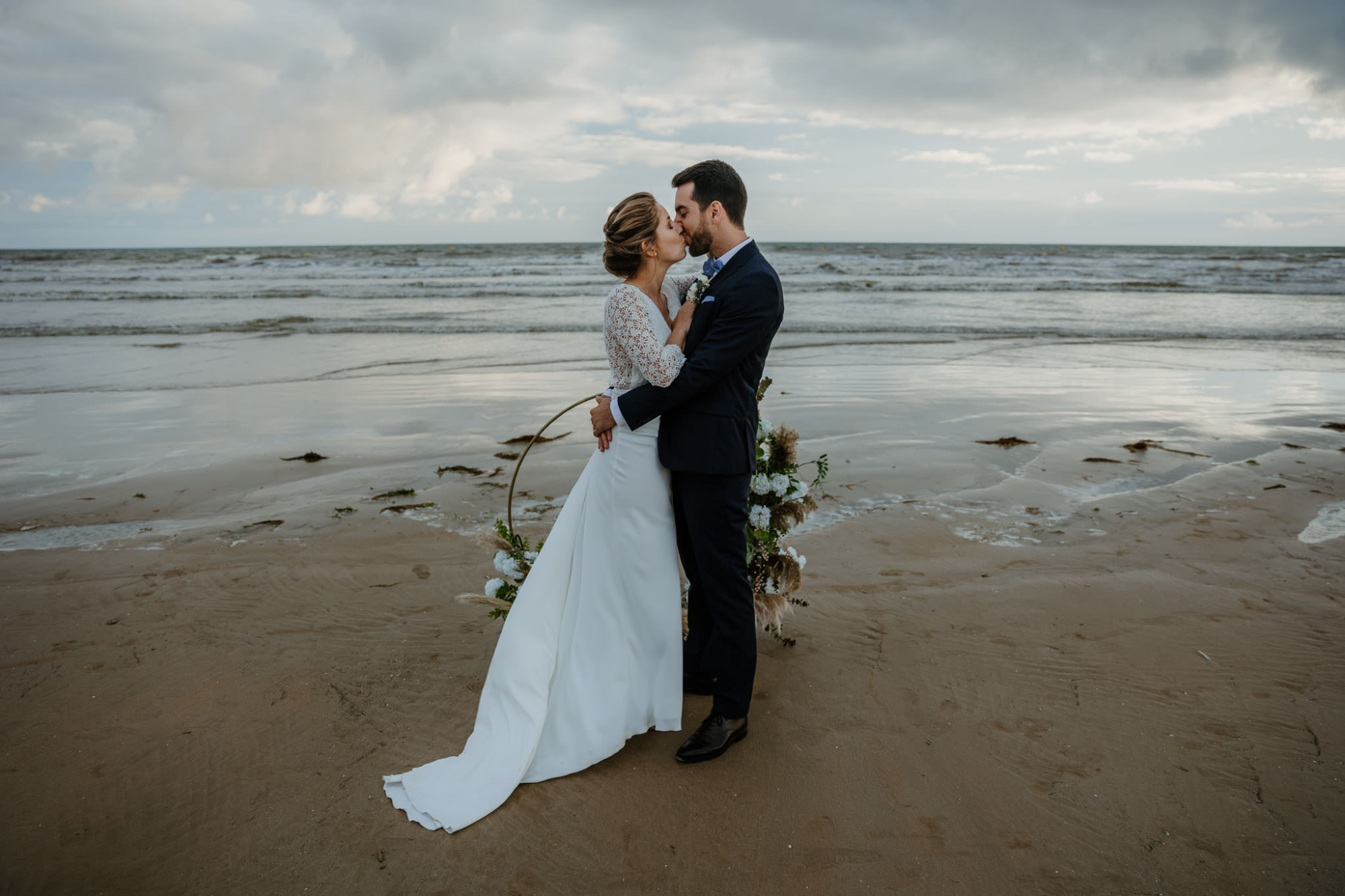 photographe nantes mariage a la mer sur la plage