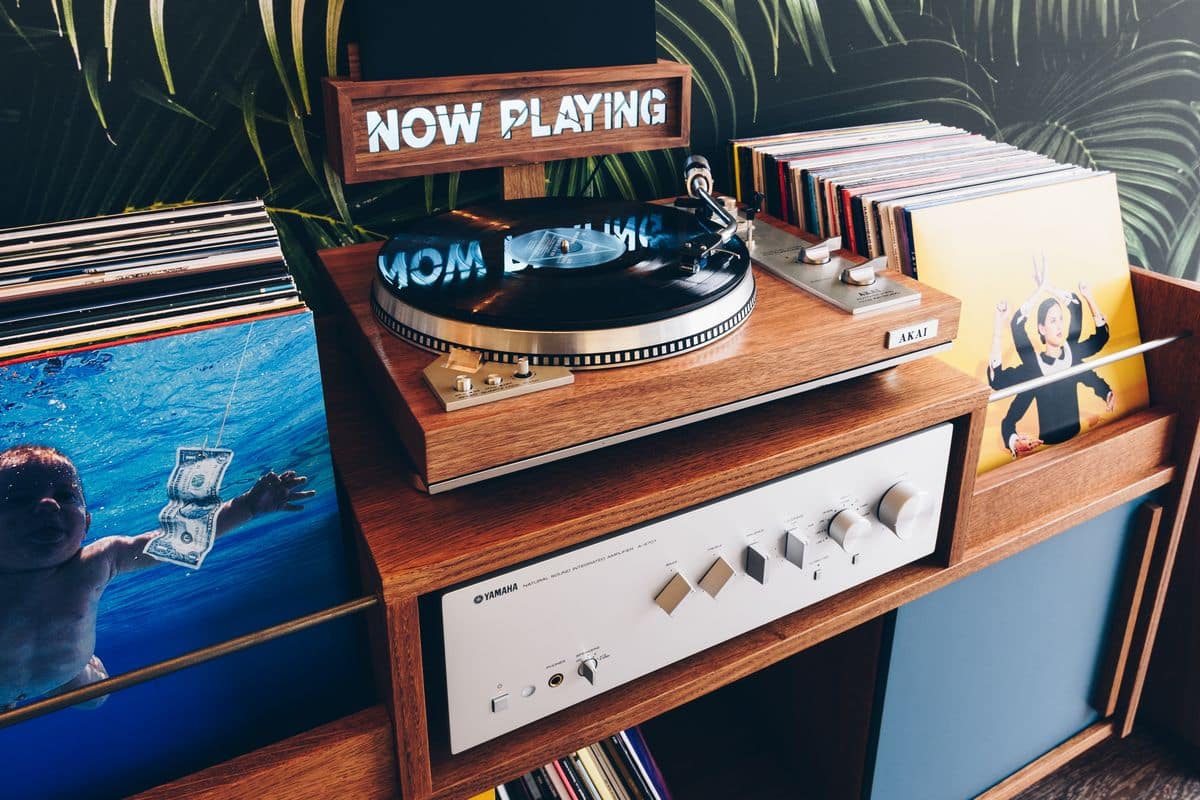 animation de mariage nantes bar a vinyles musique dj self services