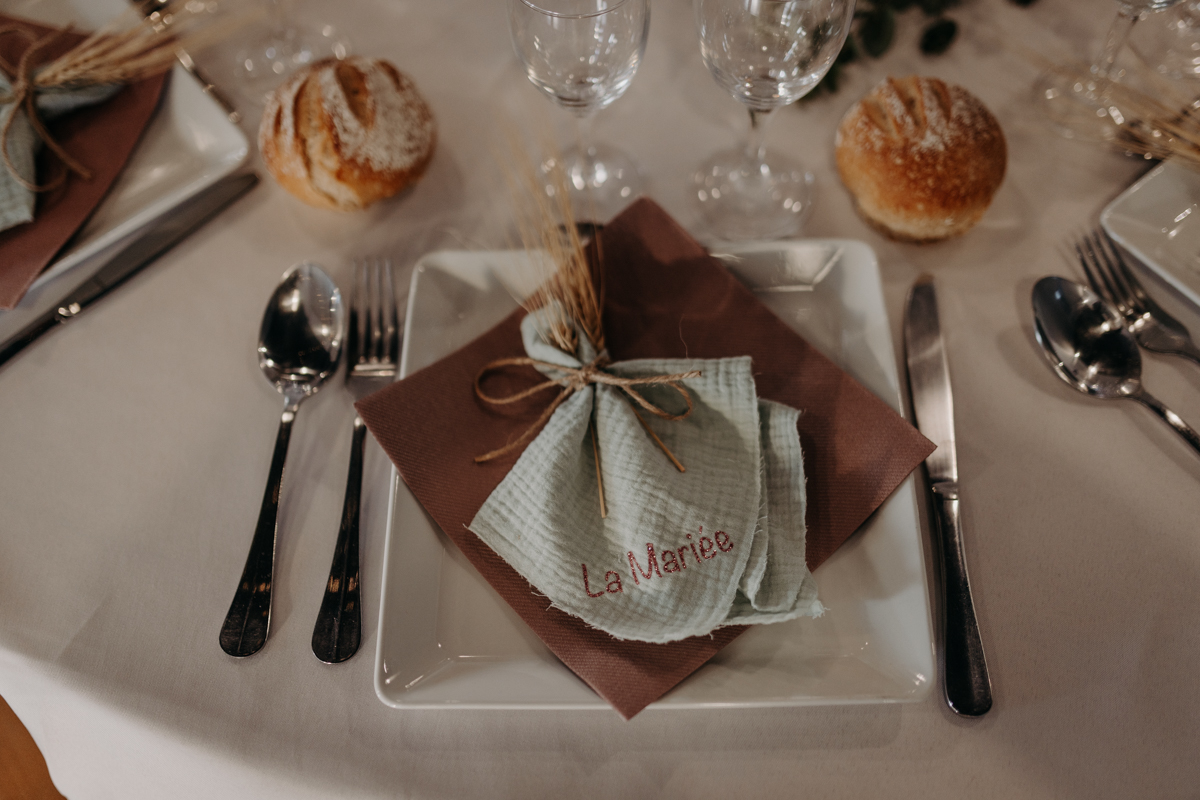 serviettes de table en tissu brode mariage hivernal mayenne