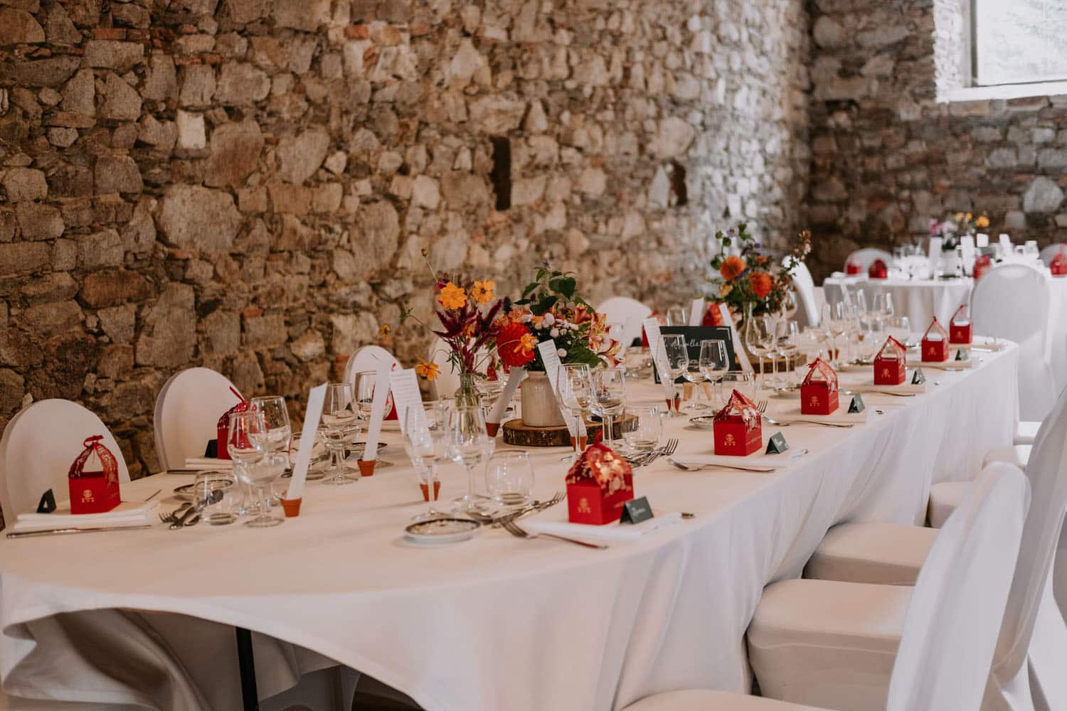 decoration de table minimaliste mariage colore