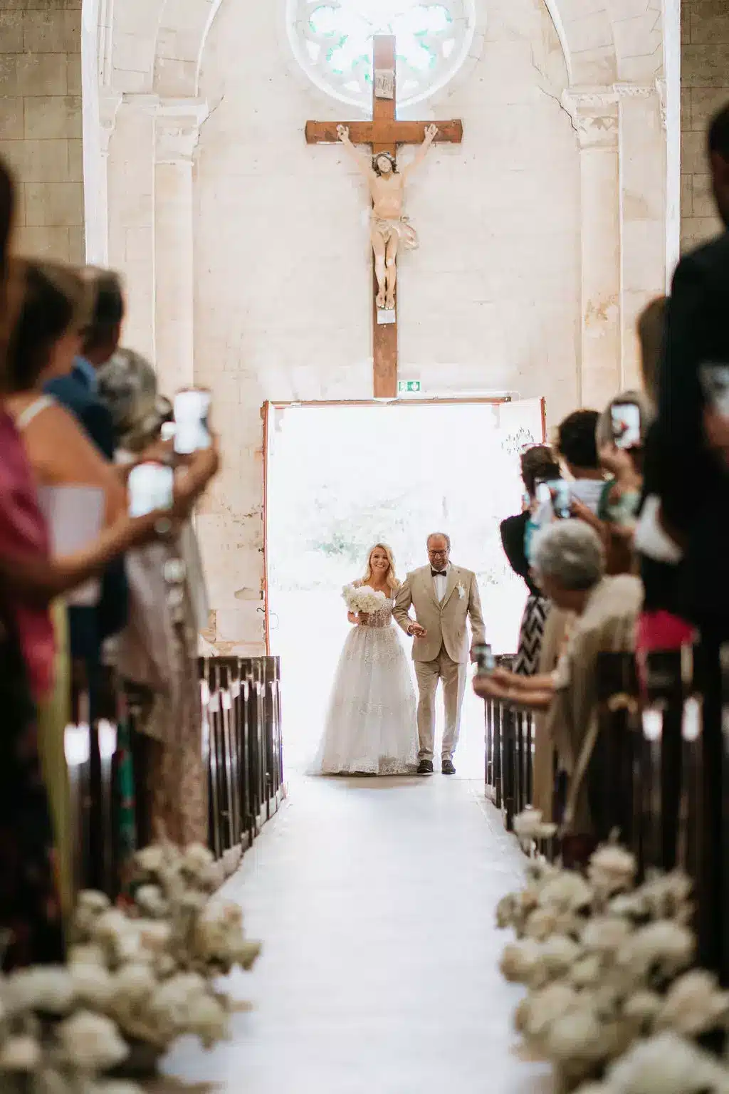entree mariee eglise ceremonie religieuse angers