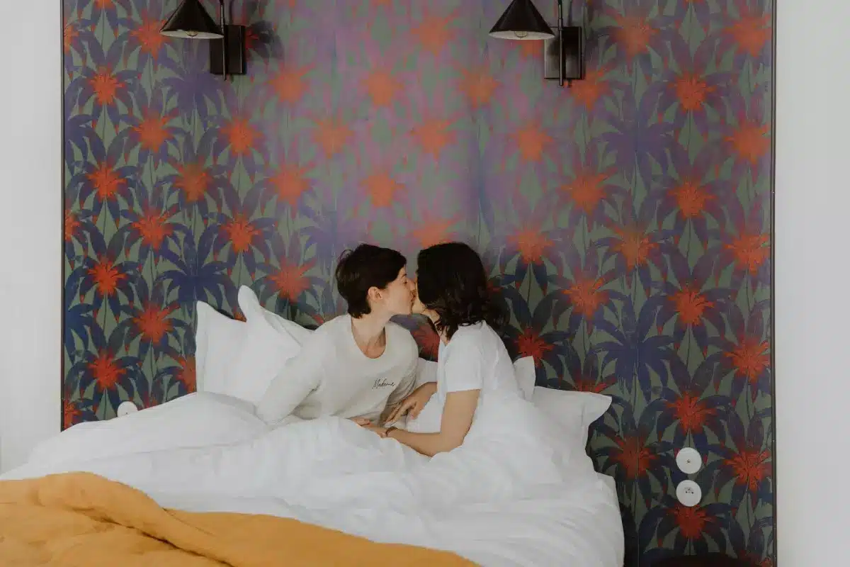 photos couples lgbtqia hote maison hote charme bordeaux