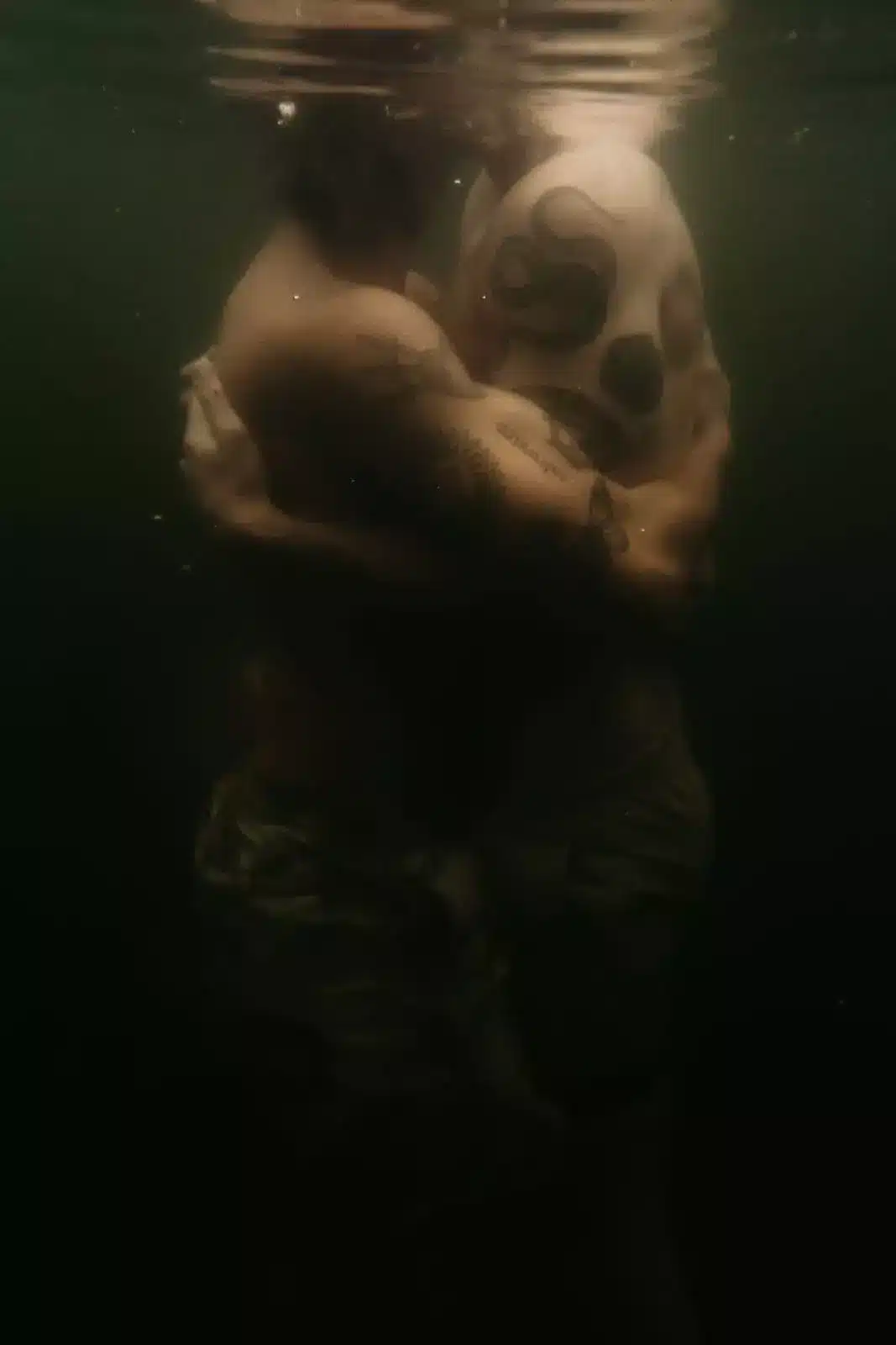 seance engagement couple lgbtqia sous eau