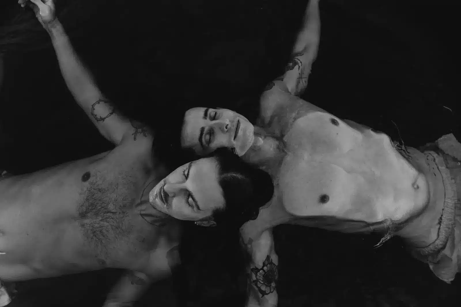seance engagement couple lgbtqia originale lac ocean