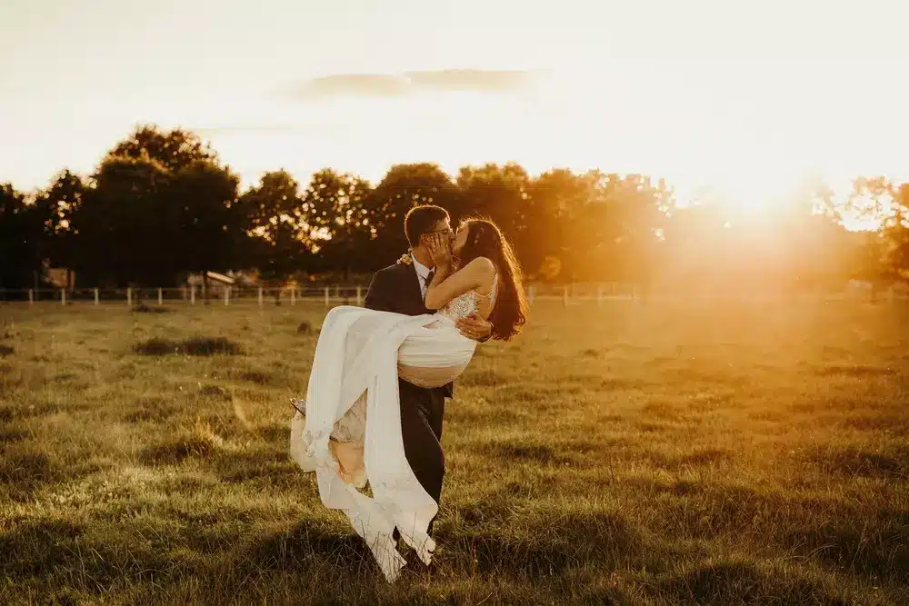 mariage au coucher du soleil en pays de la loire nord mayenne