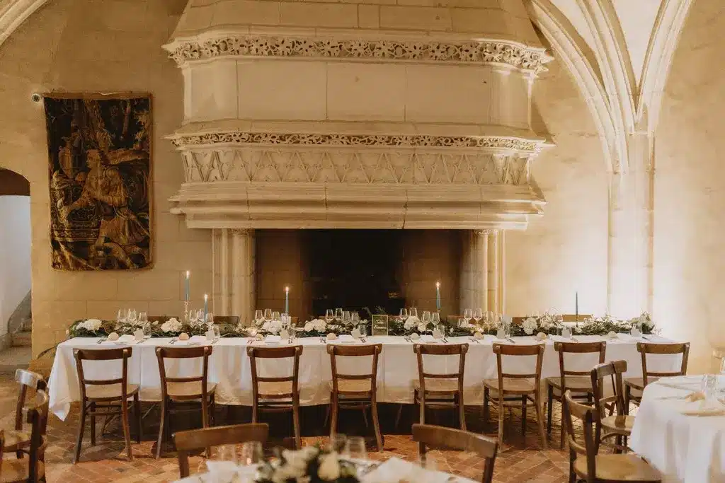 chaises en bois mariage chateau loire