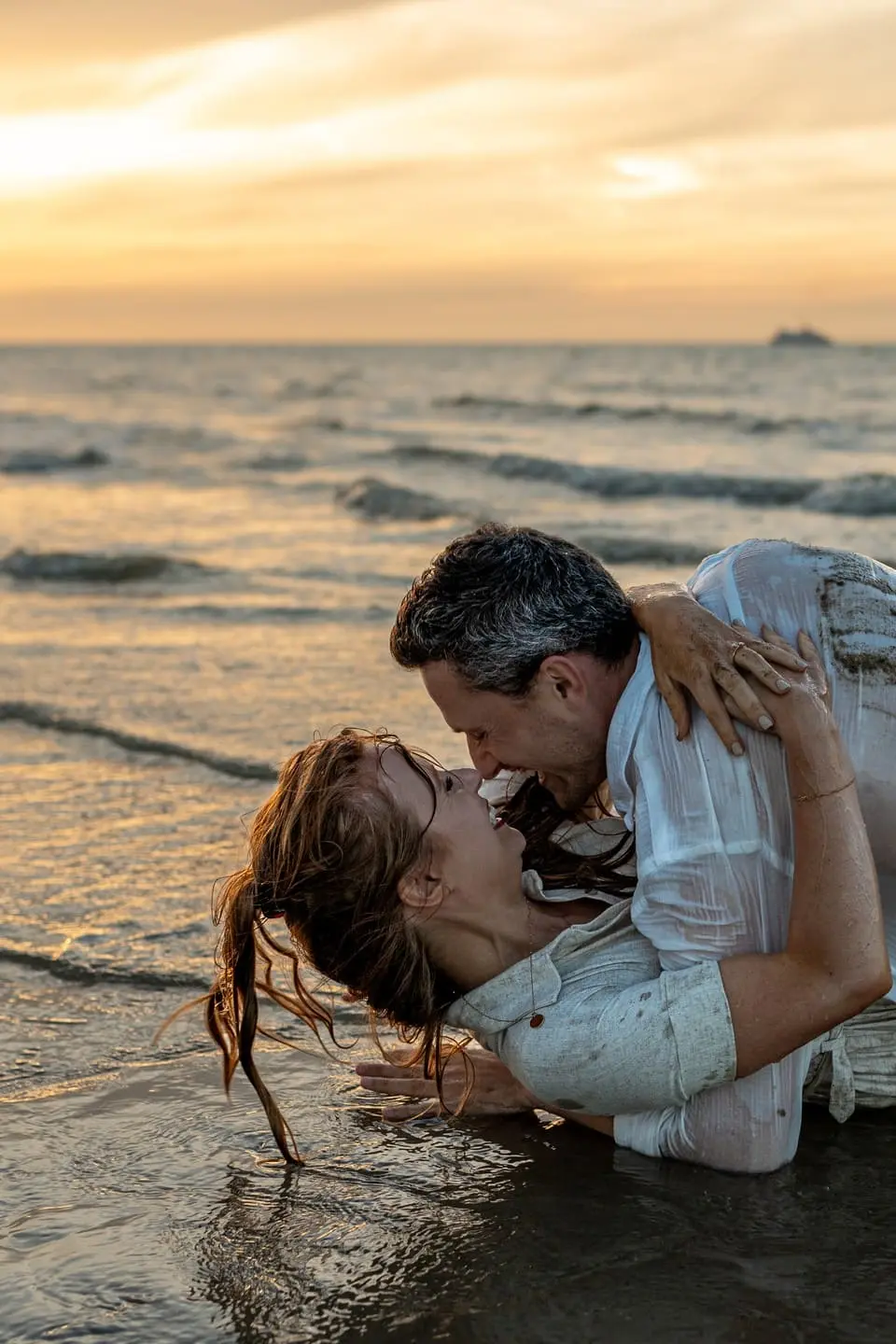 Photographe Engagement couple plage