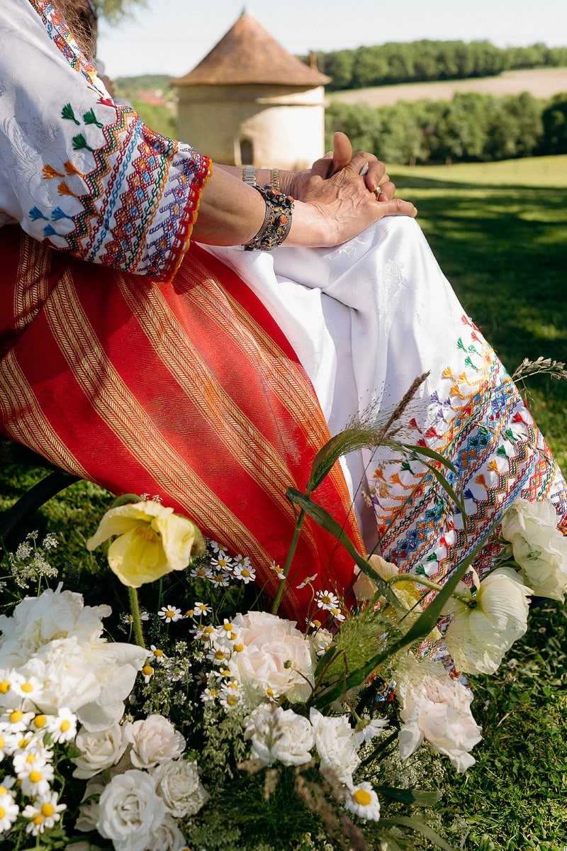 fleurs et costume traditionnel ceremonie mariage