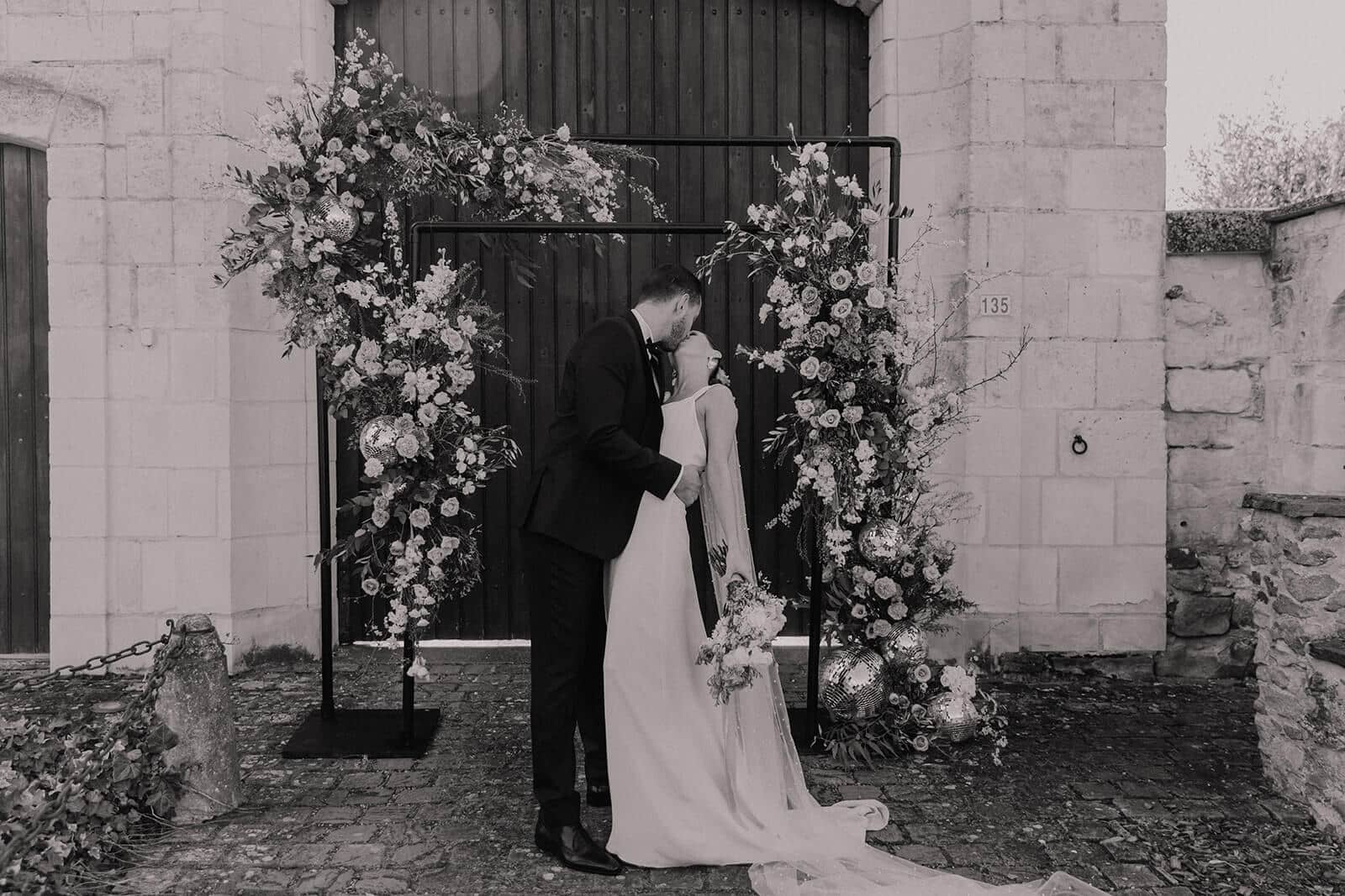 photographe couple mariage chic angers