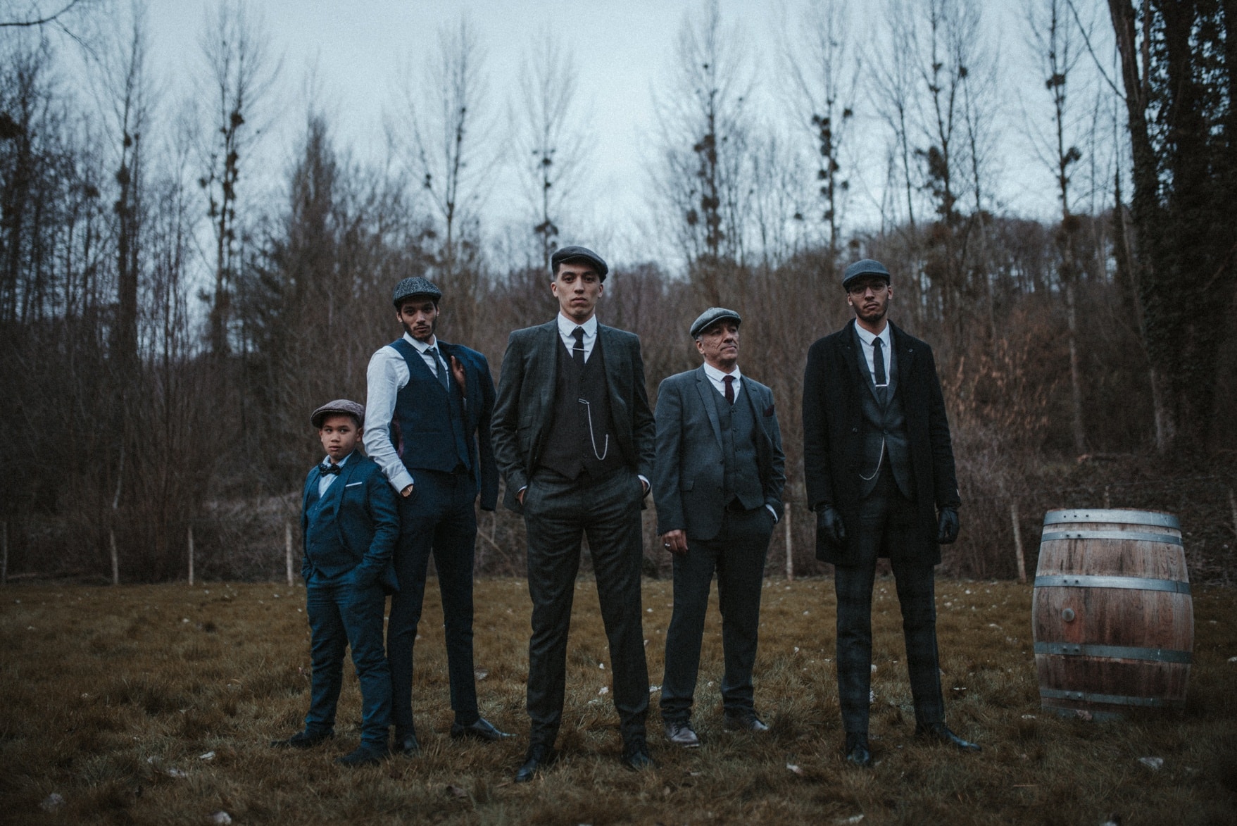 photo de groupe originale mariage peaky blinders le mans