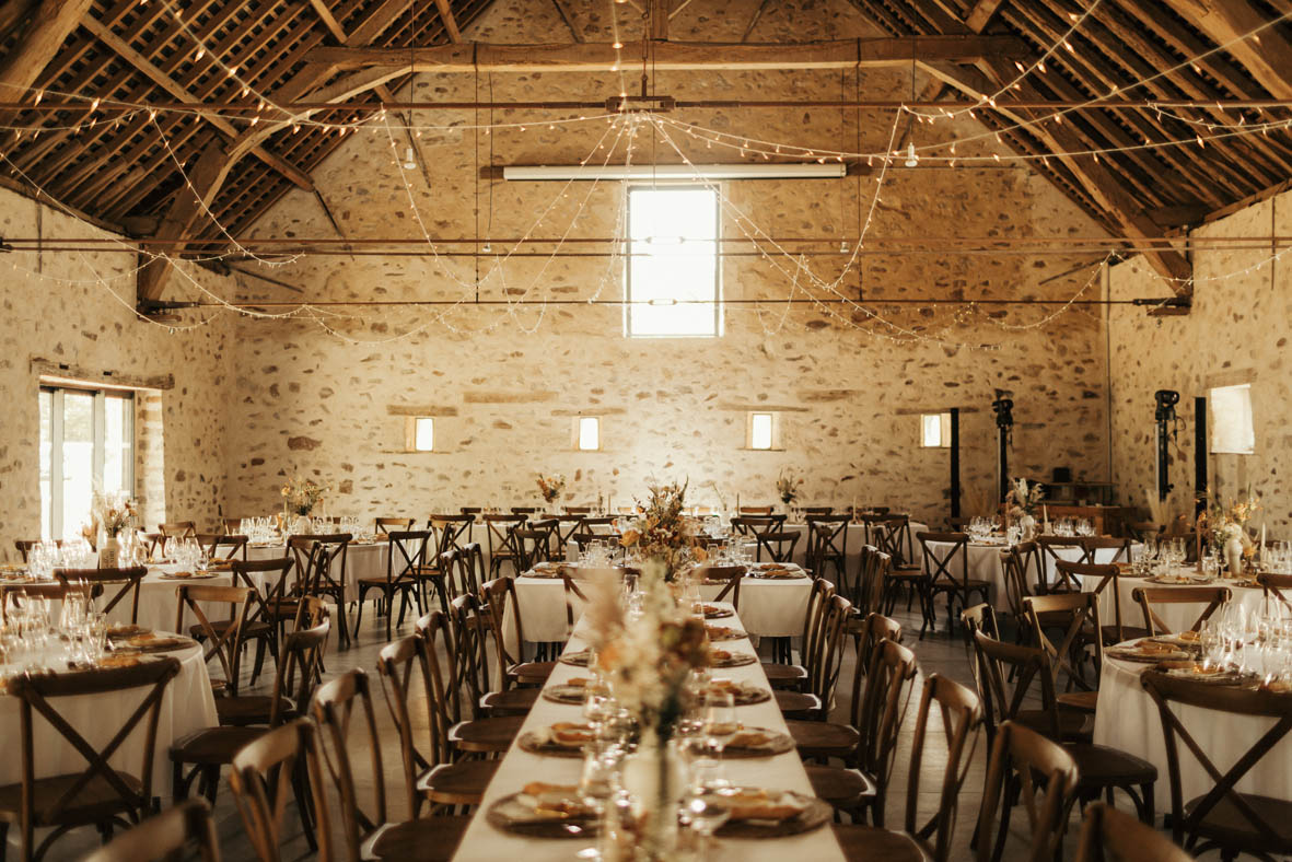 domaine plessis chivre chaises bois mariage angers
