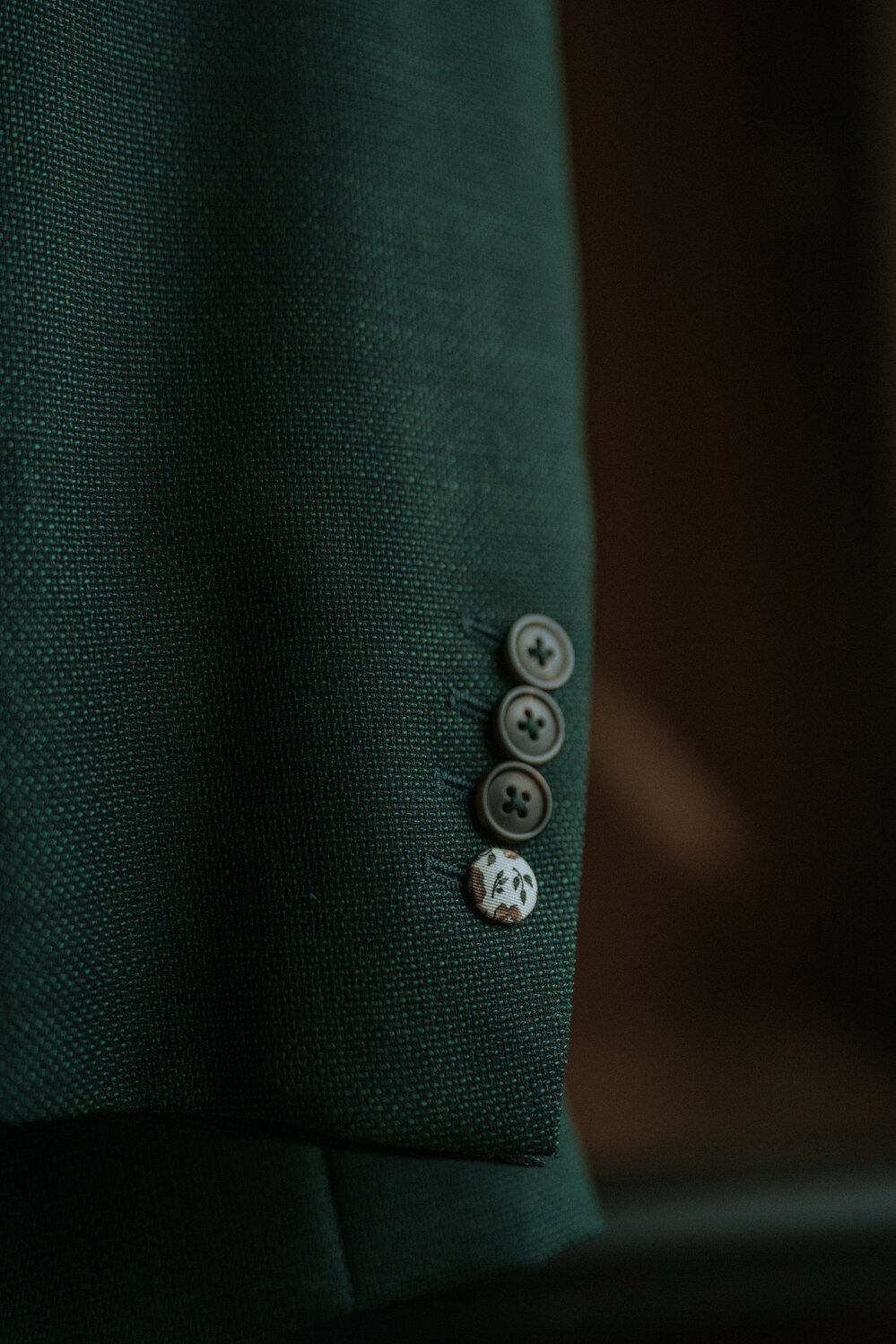 bouton personnalisé veste costume sur mesure mariage sarthe