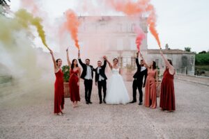 maries et temoins apres leur ceremonie laique