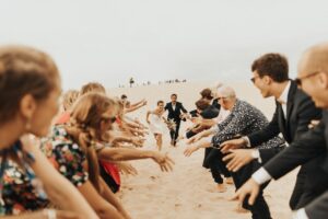 Instant de partage et de joie avec les invités lors de photo sur la dune du pilat