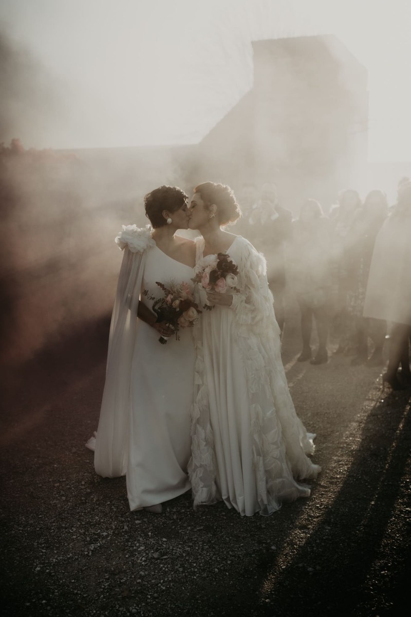 couple de femmes lors de leur ceremonie de mariage laique
