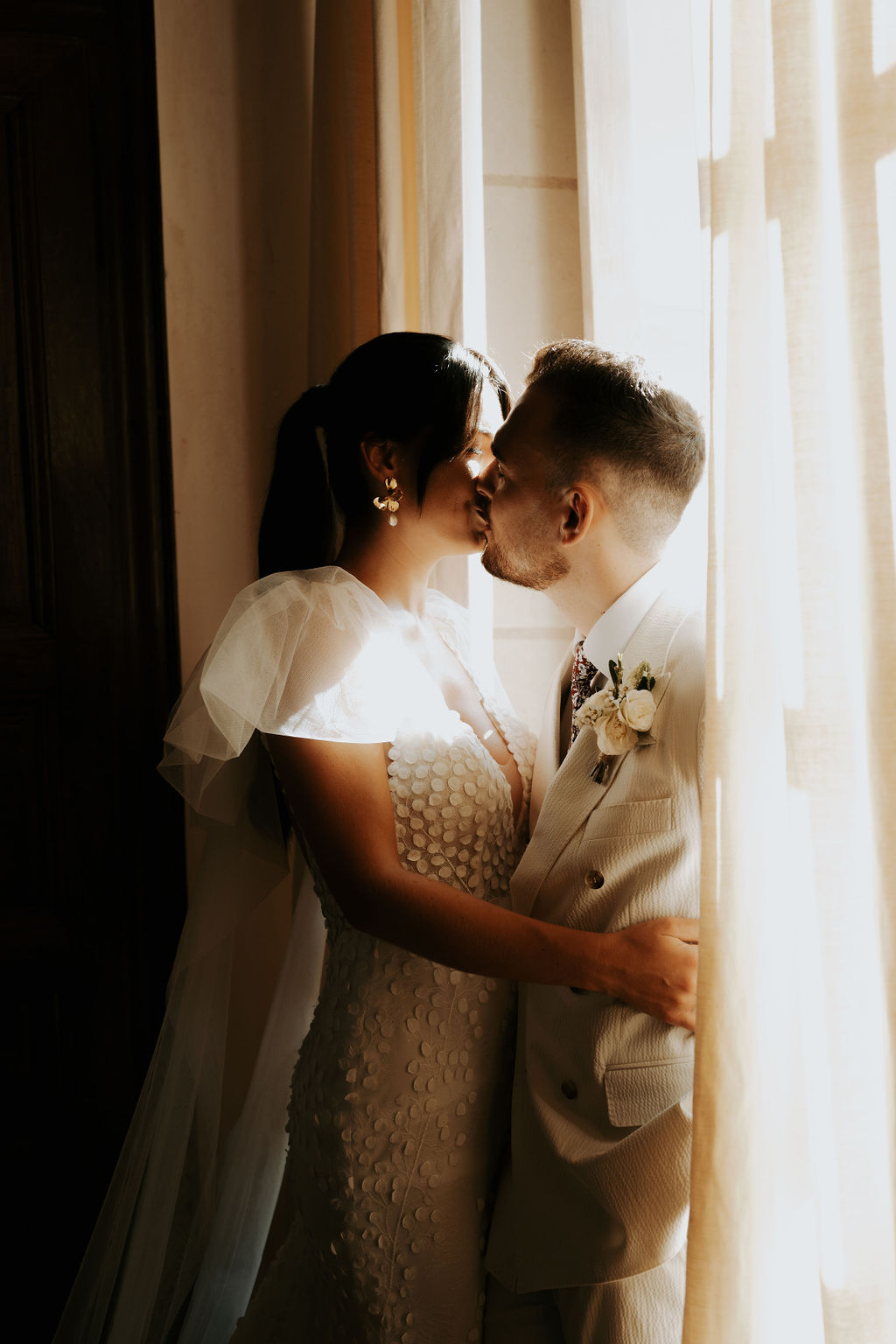 photos de couple mariage moderne brissac