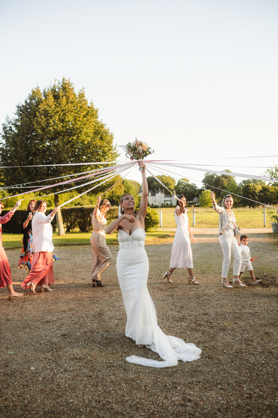 lancer de bouquet ronde des rubans mariage le mans