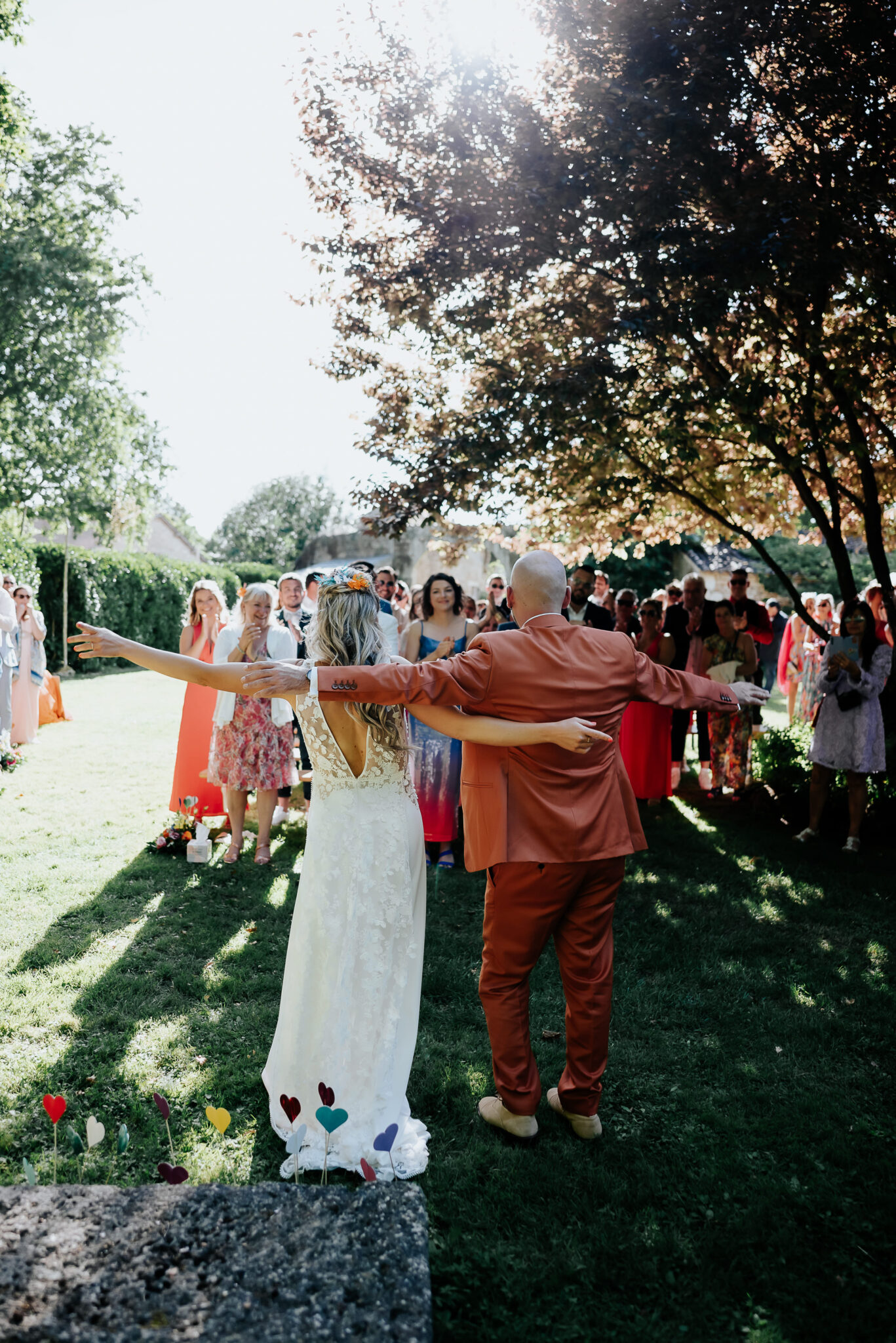 sortie de ceremonie de mariage laique