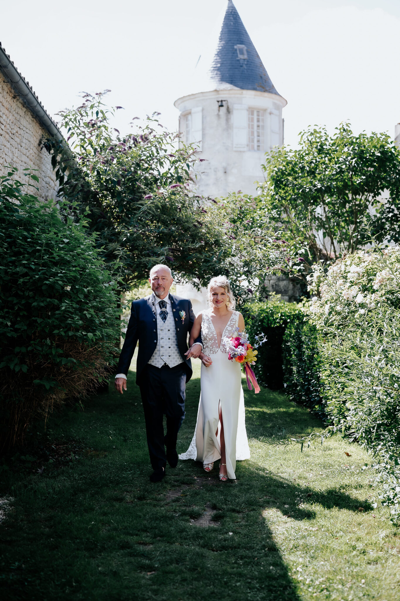 la mariee dans le cortege de ceremonie de mariage