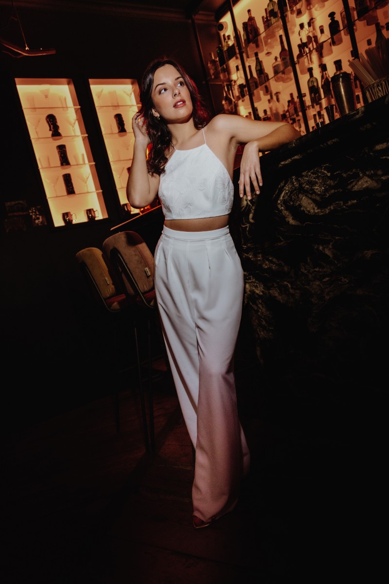 Tenue de mariage civil top et pantalon fluide blanc